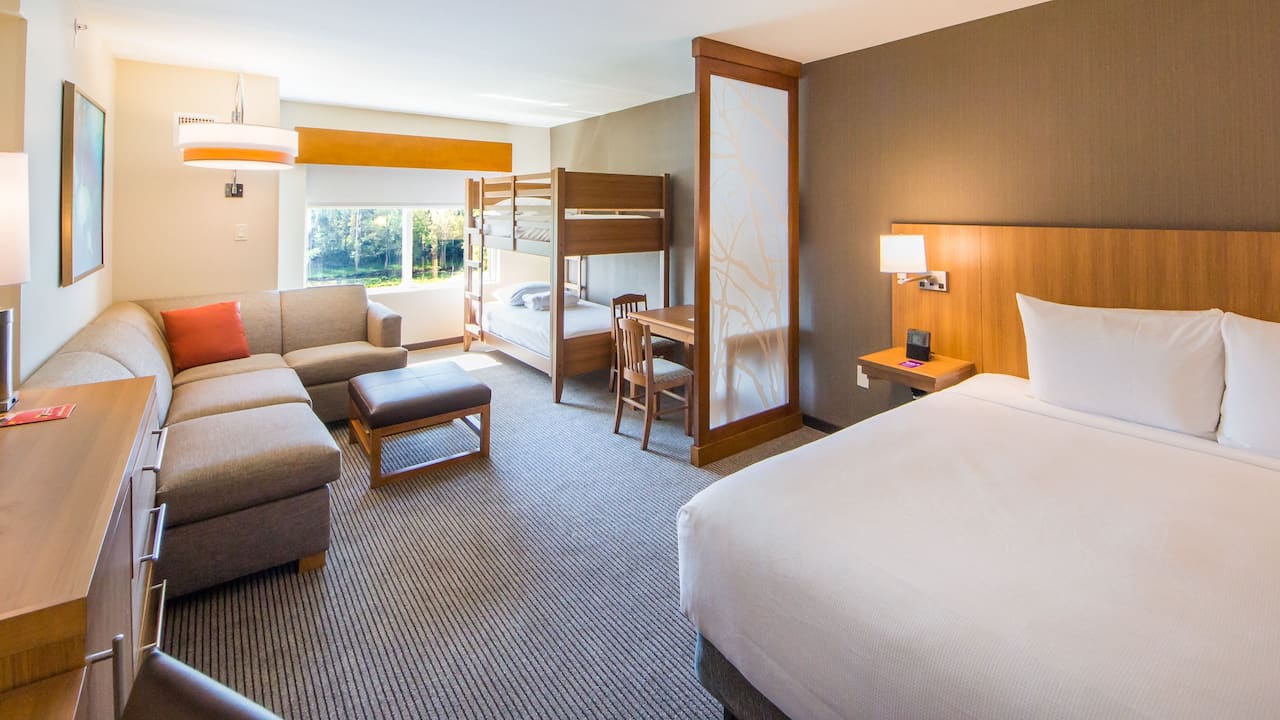 Hyatt Place Orlando/Lake Buena Vista suite bedroom