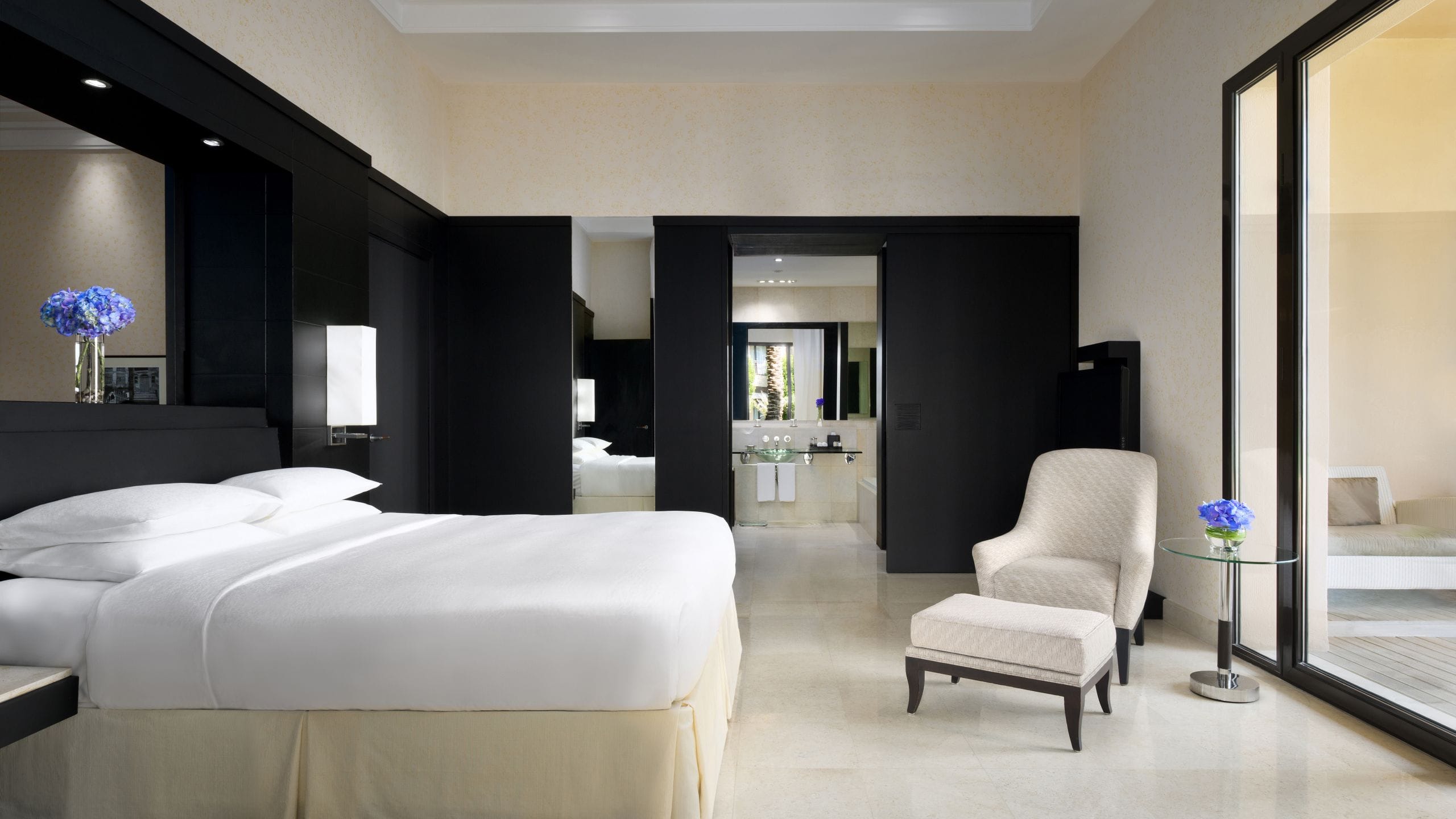 7 من 11 Park Hyatt Jeddah – Marina, Club and Spa Park Executive Suite Guestroom