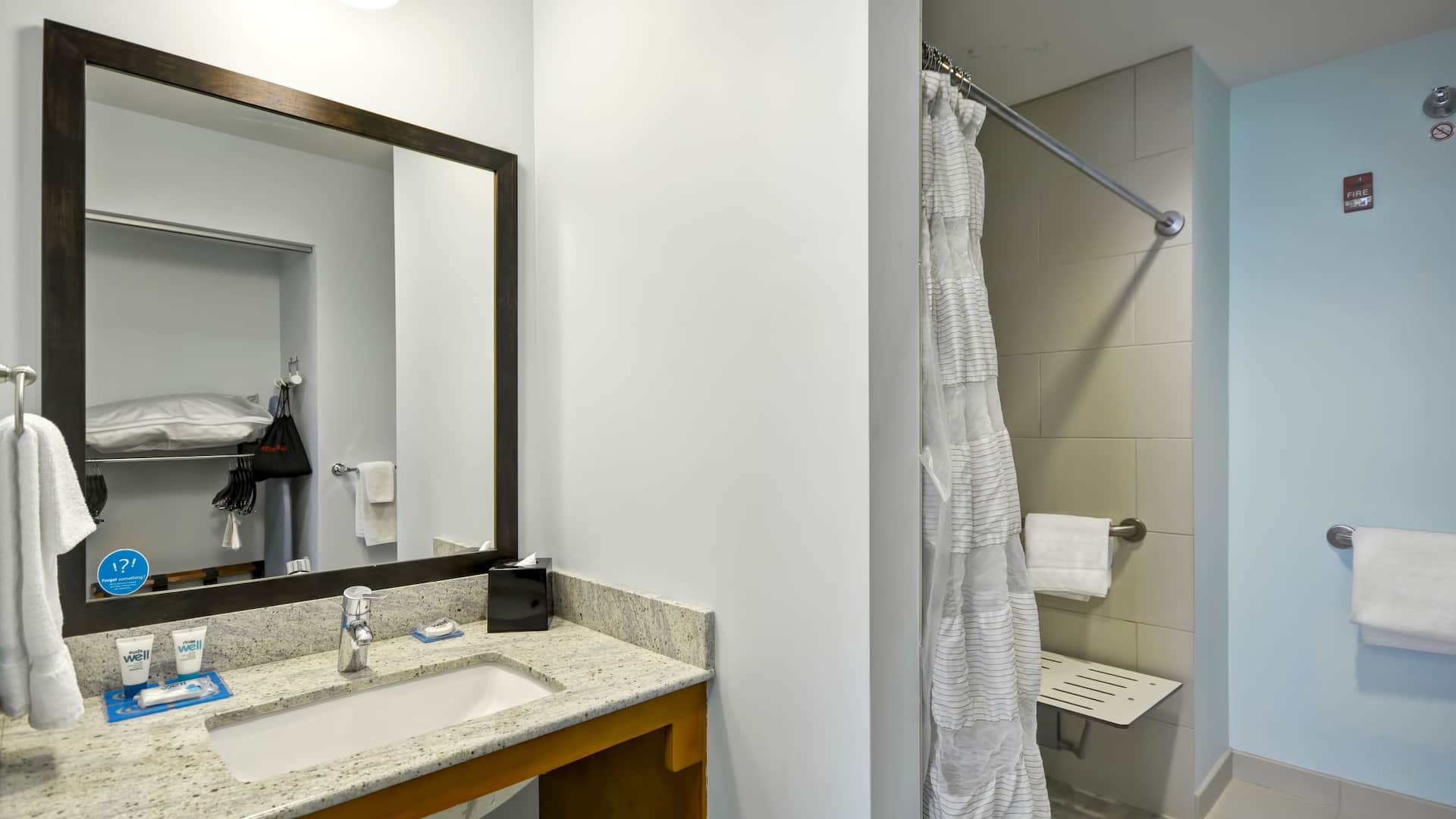 第 2，共 2 Roll-in Shower