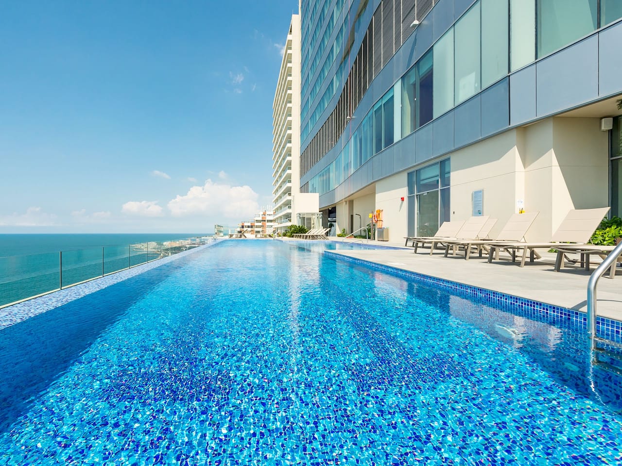 hoteles en bocagrande cartagena con piscina