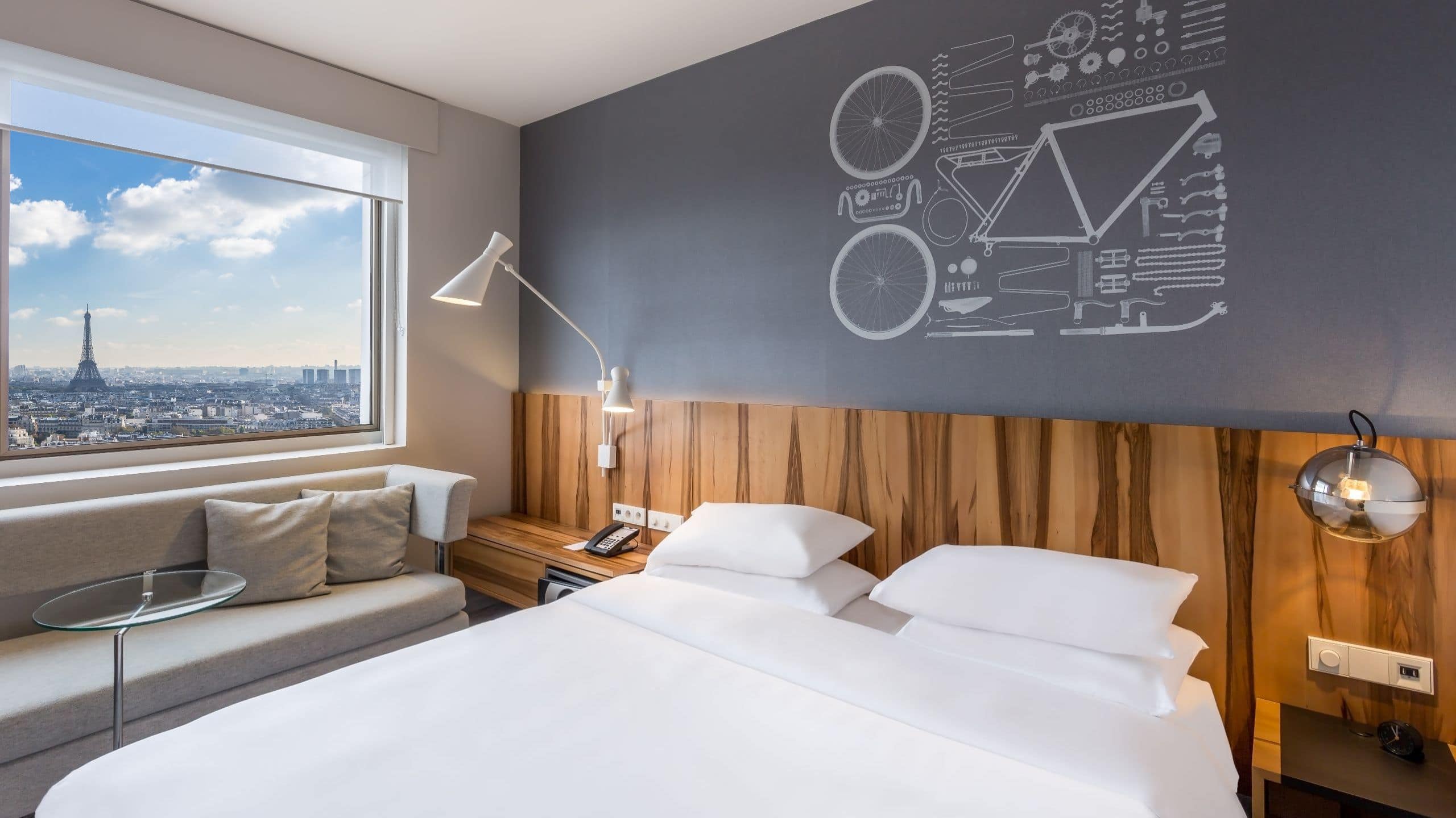 Hyatt Regency Paris Étoile King Room Eiffel View