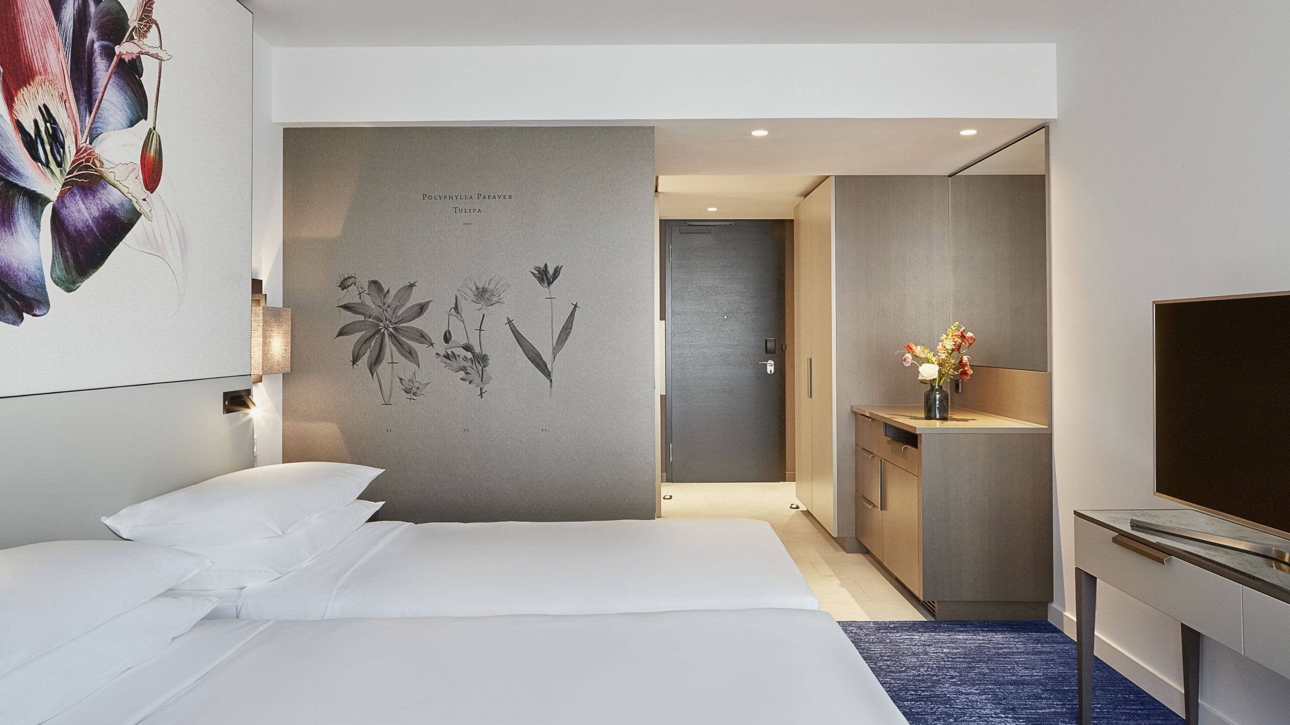 Hyatt Regency Amsterdam Standard Room Twin