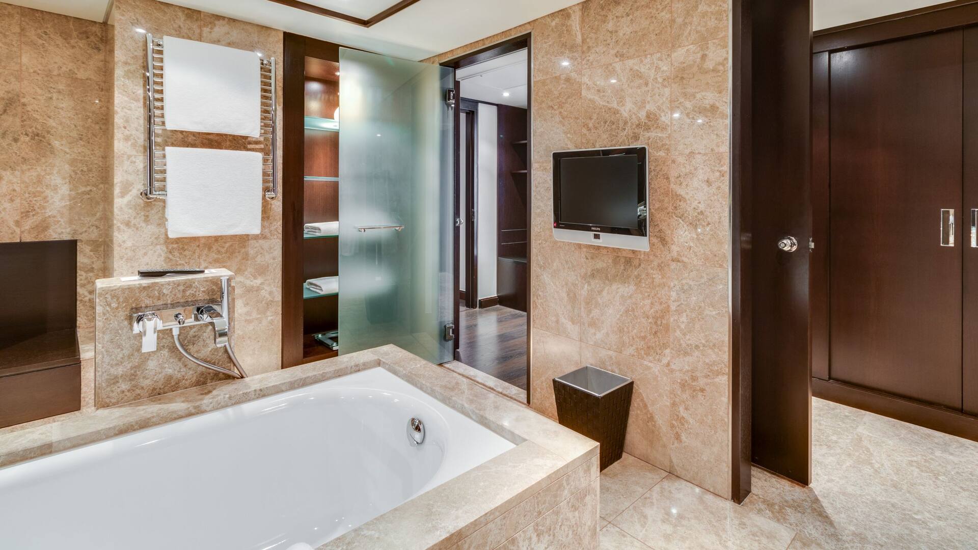 第 4，共 4 Hyatt Regency Kyiv Ambassador Suite Bathroom