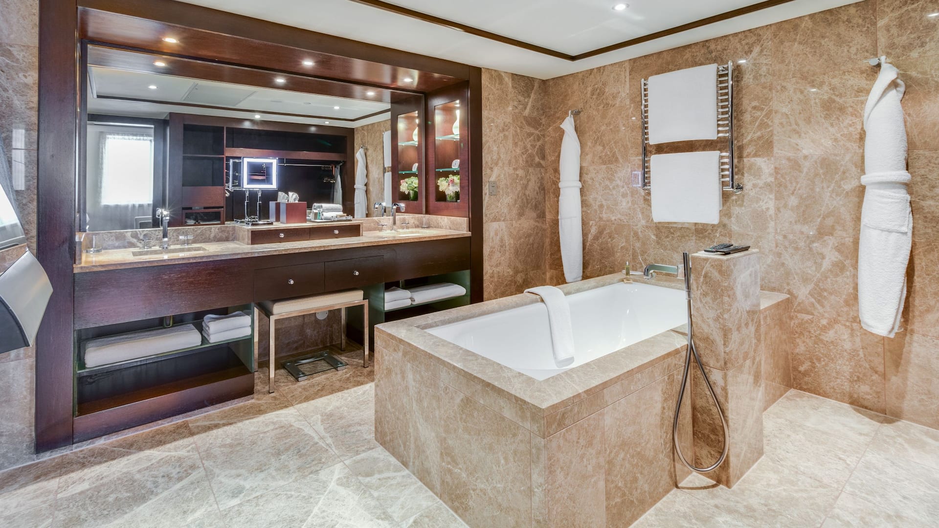 第 3，共 4 Hyatt Regency Kyiv Diplomat Suite Bath