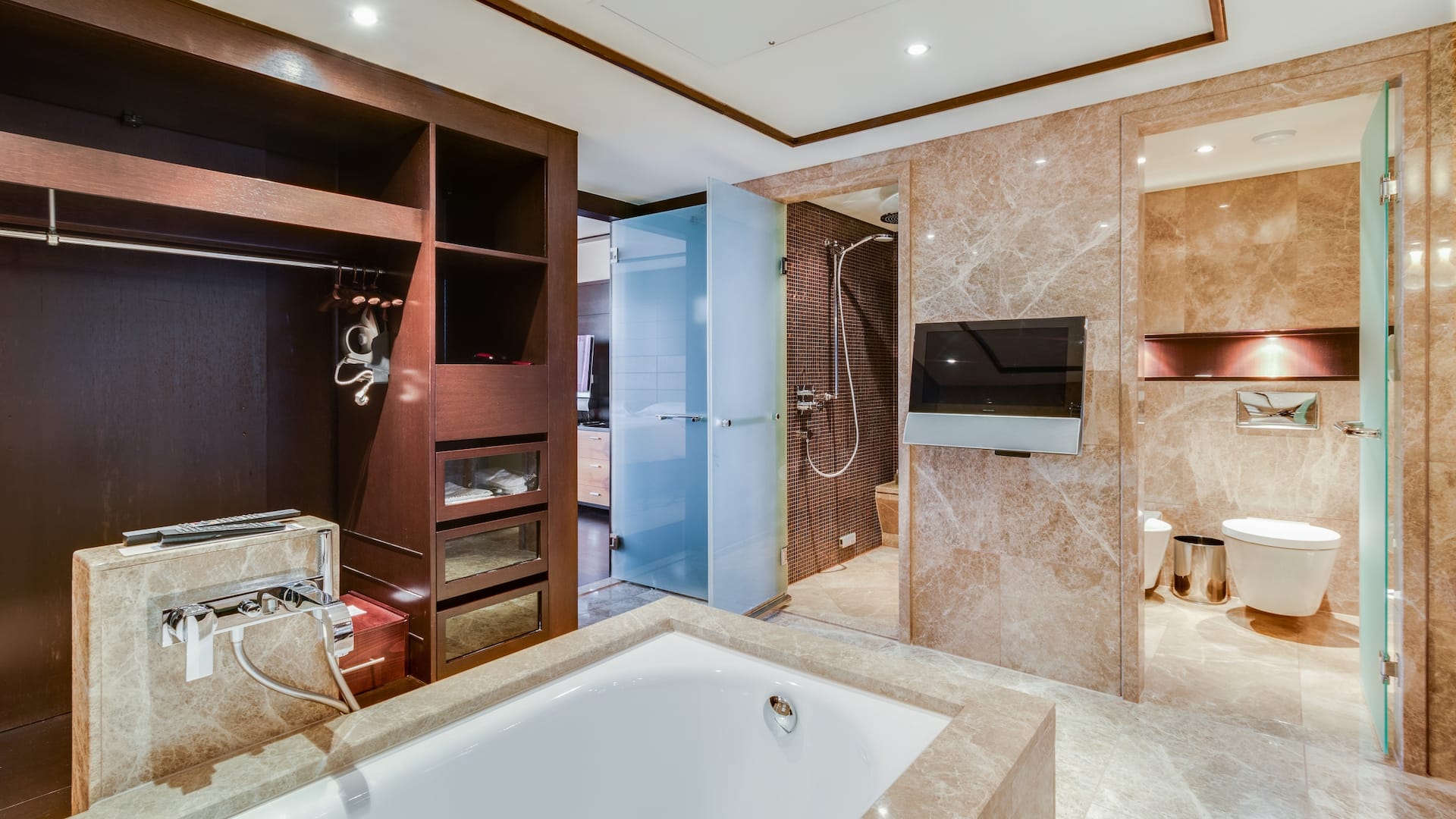 第 4，共 4 Hyatt Regency Kyiv Diplomat Suite Bathroom