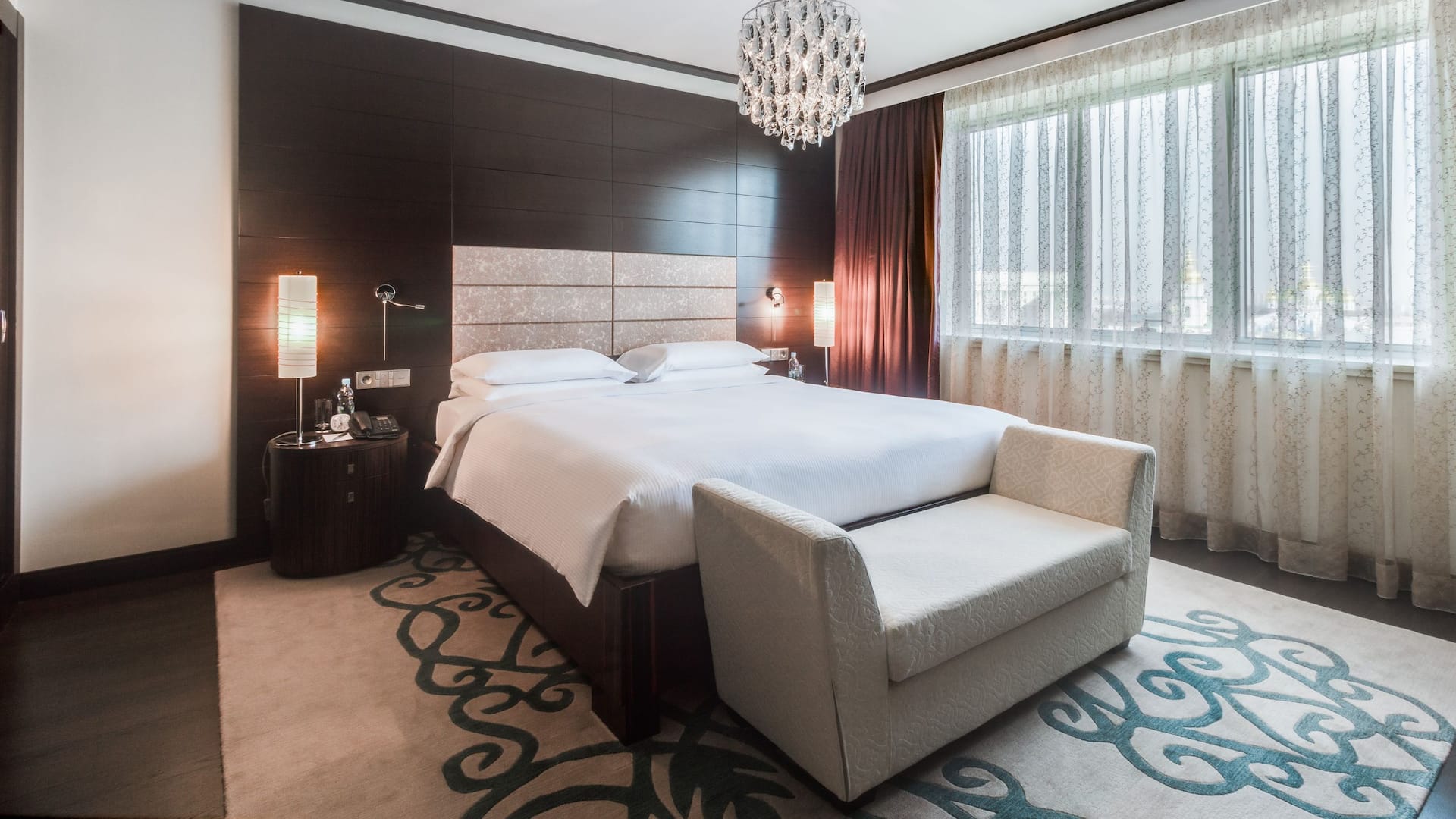 Hyatt Regency Kyiv Diplomat Suite Bedroom