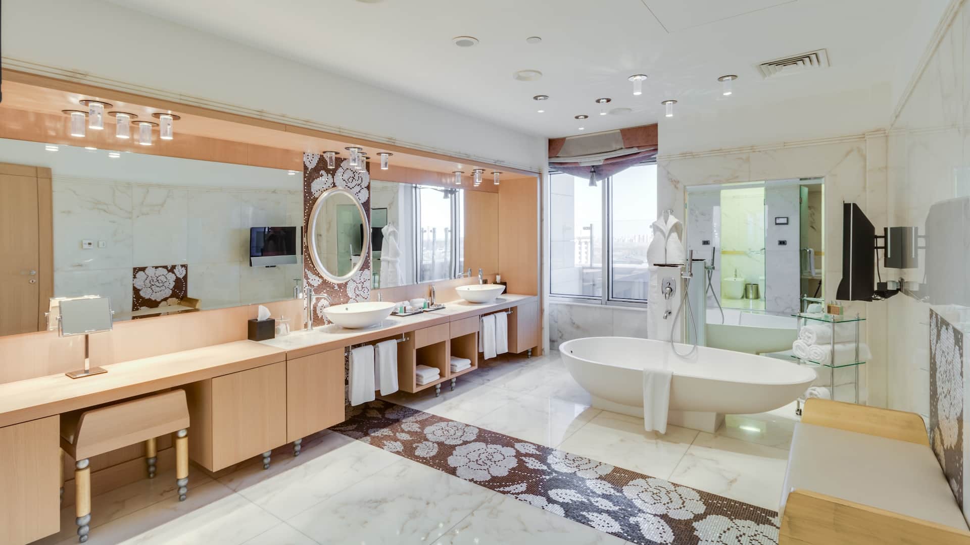 第 5，共 6 Hyatt Regency Kyiv Presidential Suite Bathroom