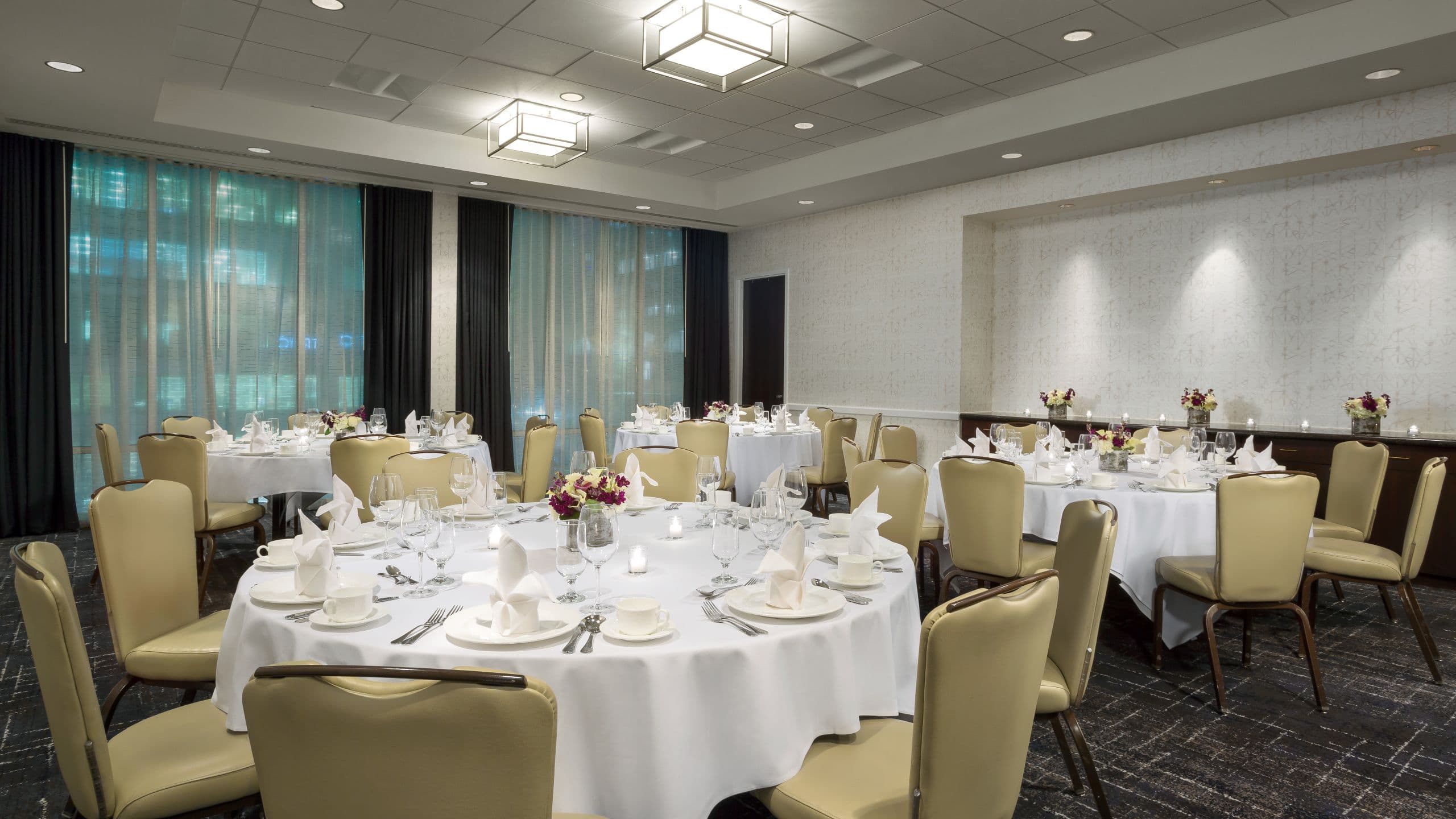 1 of 1 Hyatt Centric Arlington Meeting Room Rounds Evening