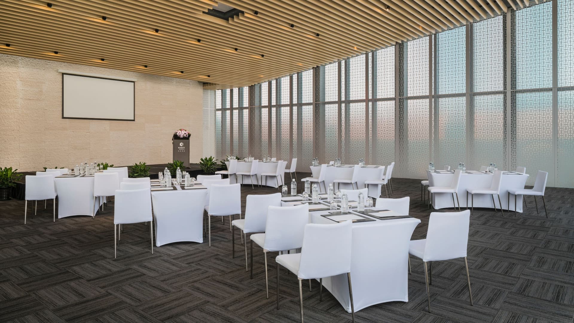 Hyatt Regency Shanghai, Wujiaochang Glass House Fishbone
