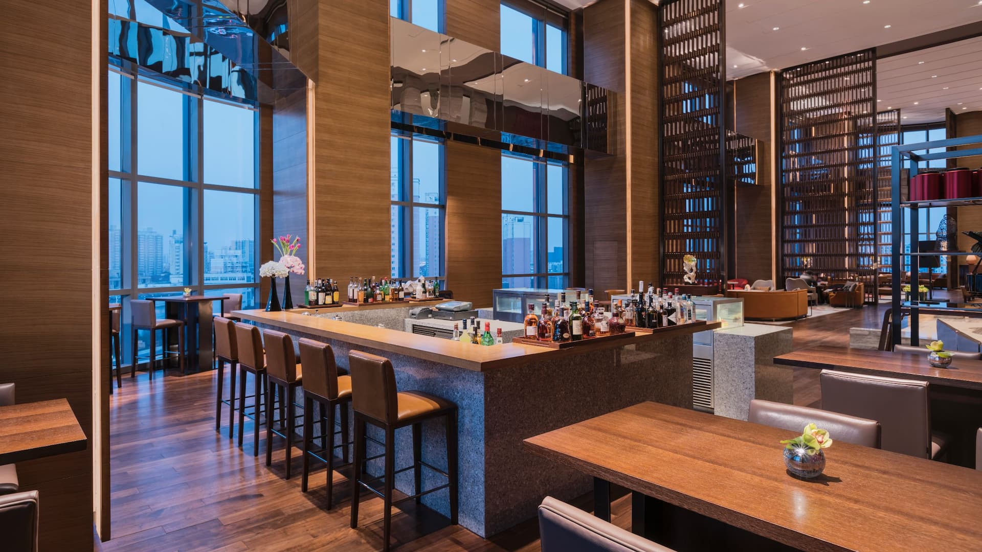 Hyatt Regency Shanghai, Wujiaochang The Lounge
