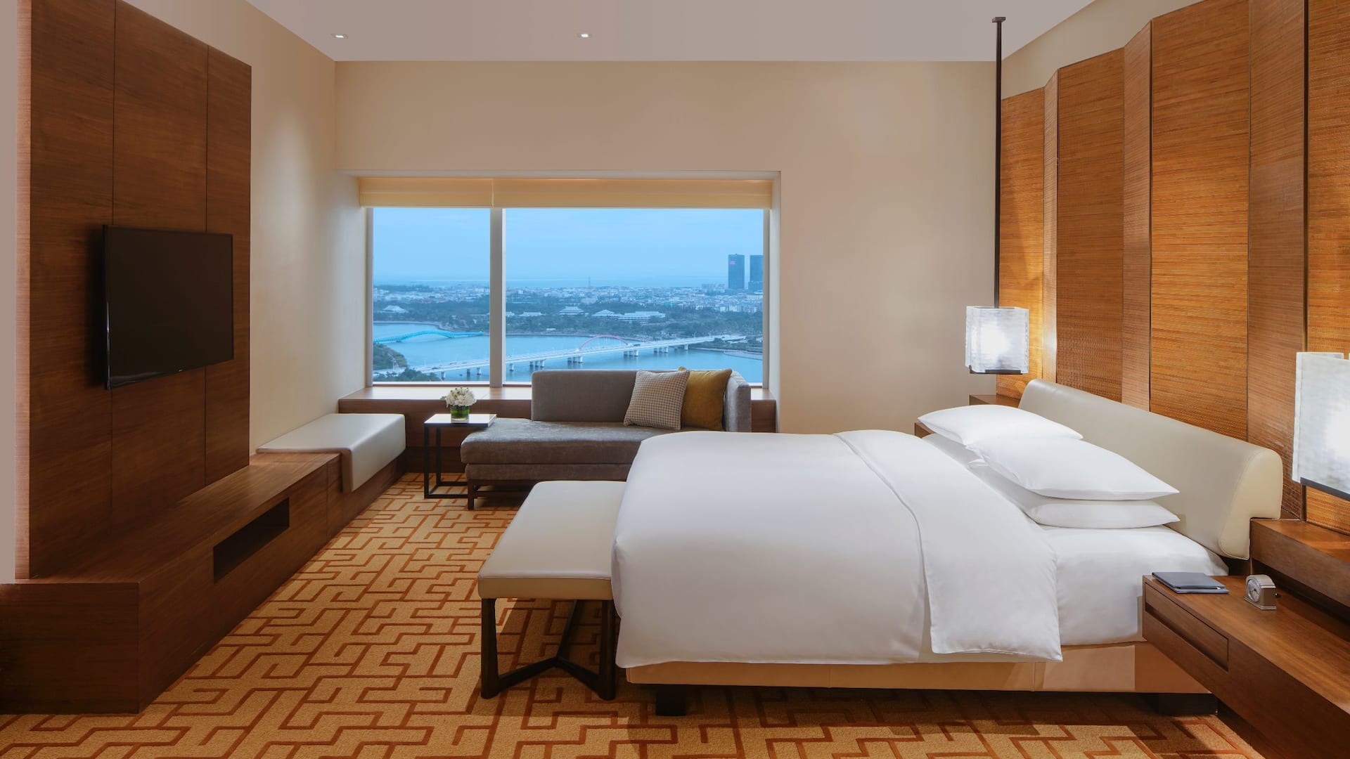 Hyatt Regency Xiamen Wuyuanwan Regency Executive Suite Bedroom