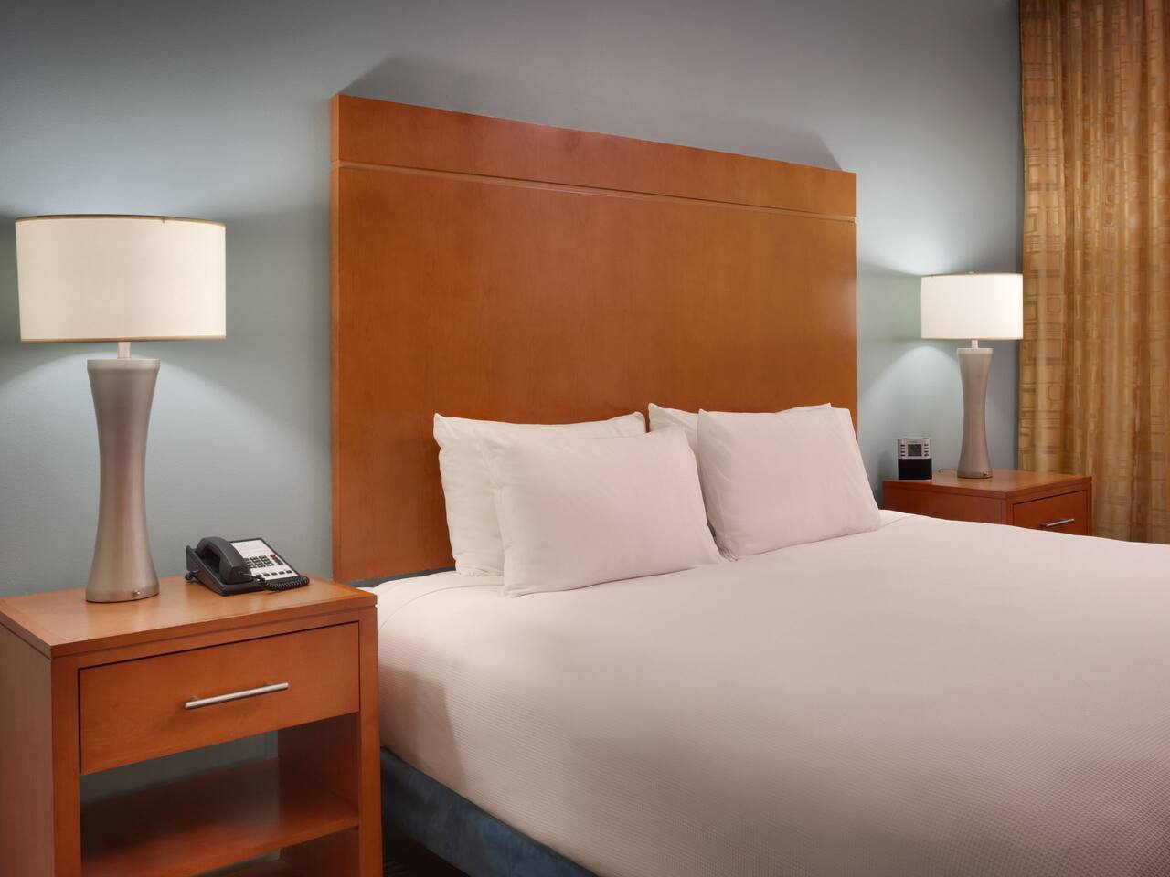 Hyatt House King Studio Suite Bed