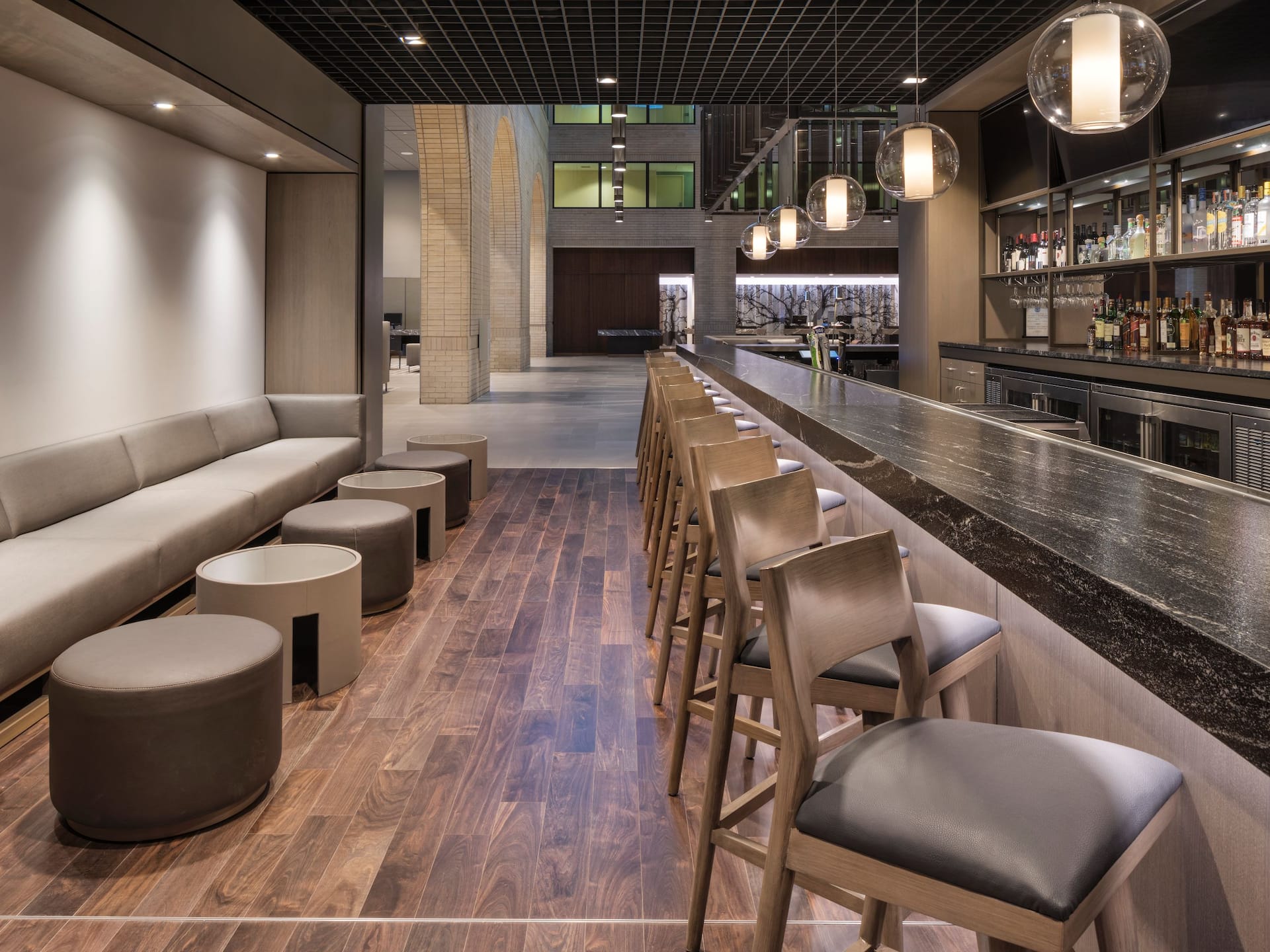Hyatt Regency Schaumburg, Chicago Bar