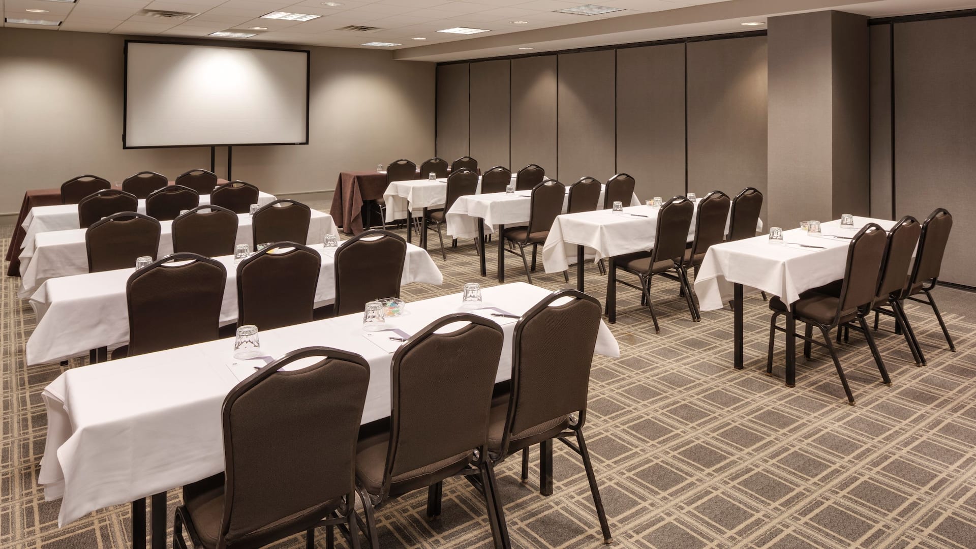 Hyatt Regency Schaumburg, Chicago Meeting Classroom