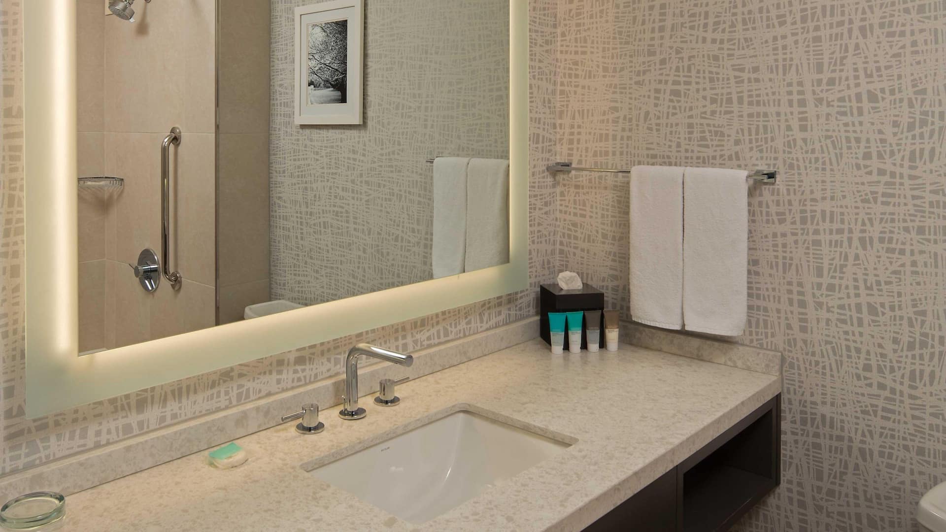 2 of 2 Hyatt Regency Cincinnati Bathroom