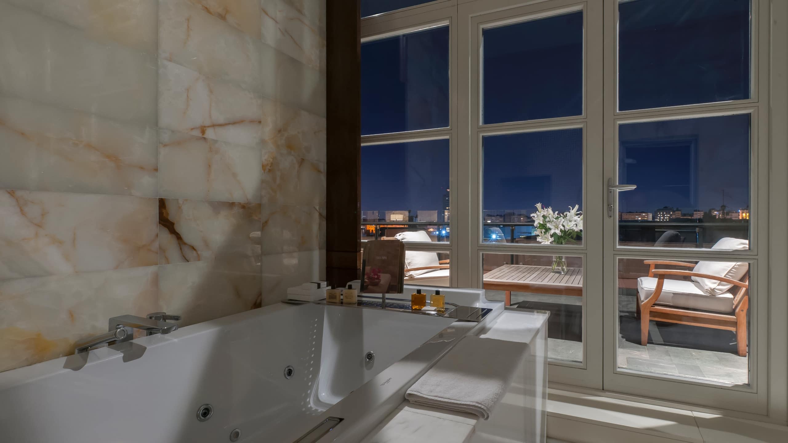 4 de 5 Park Hyatt Istanbul - Macka Palas Diplomatic Suite Bathroom View