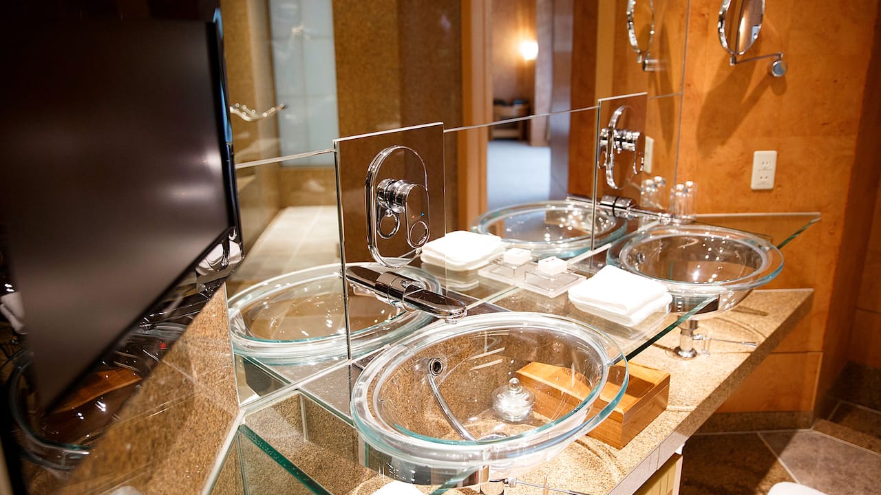 Diplomat Suite Bathroom