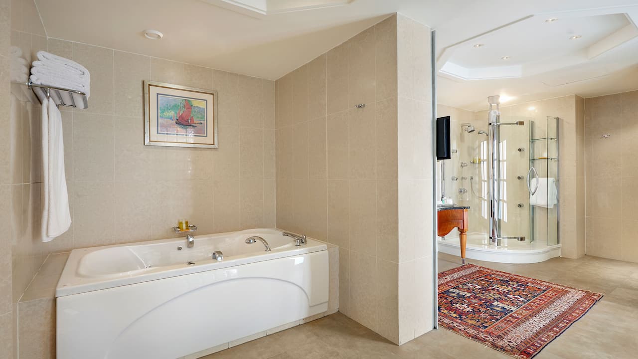 Bathroom at Hyatt Regency Baku