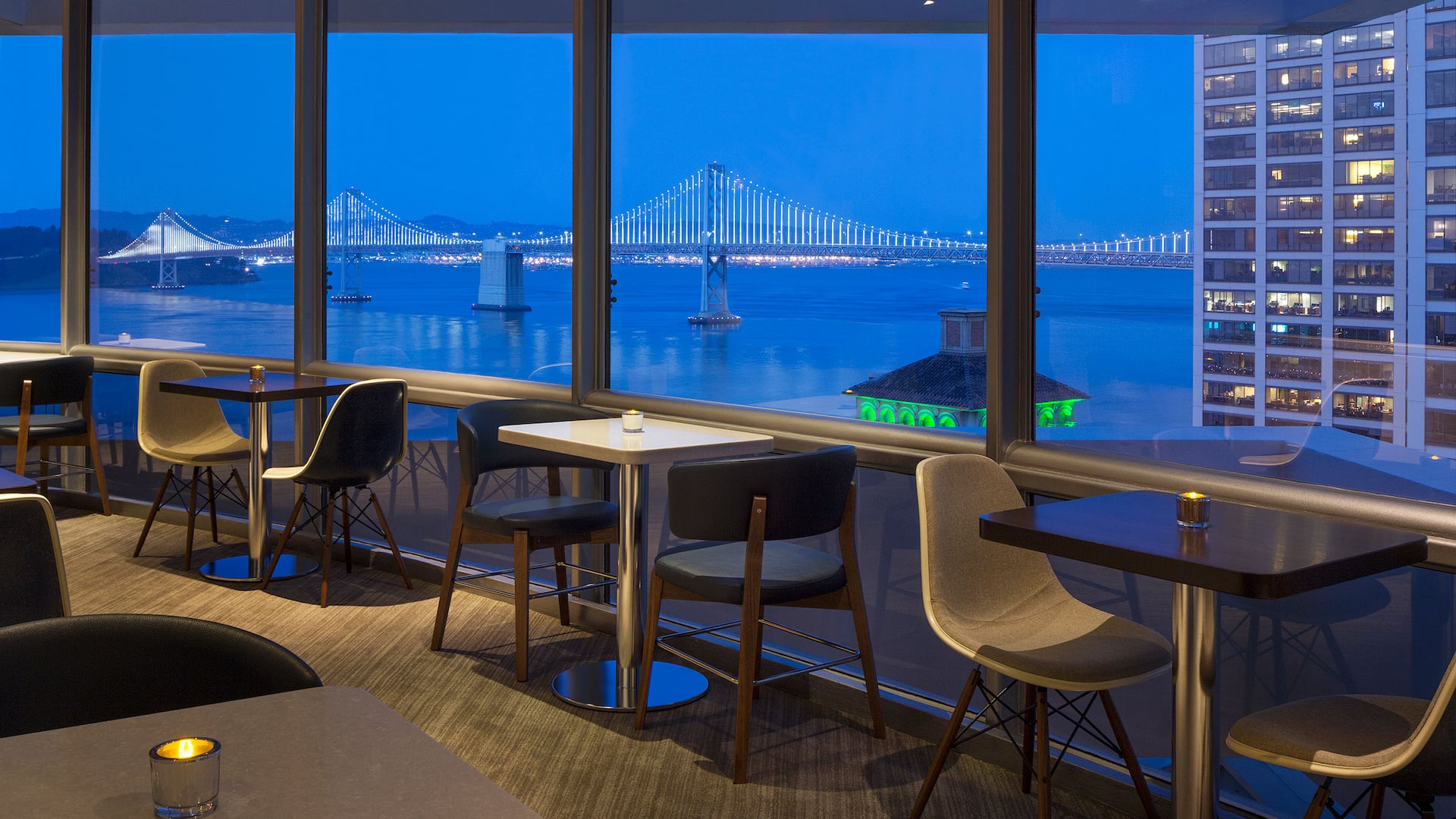 3 de 6 Regency Club Lounge Dusk