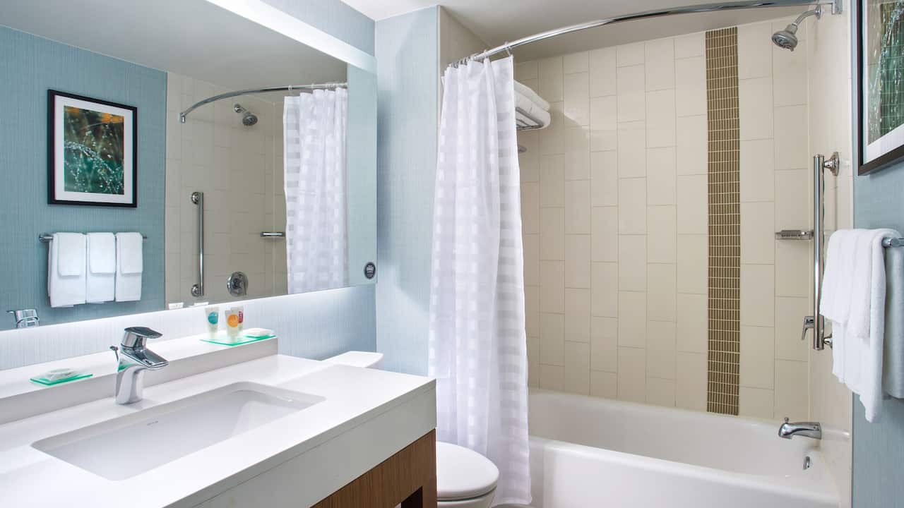 Hyatt Place Delray Beach Standard Bathroom