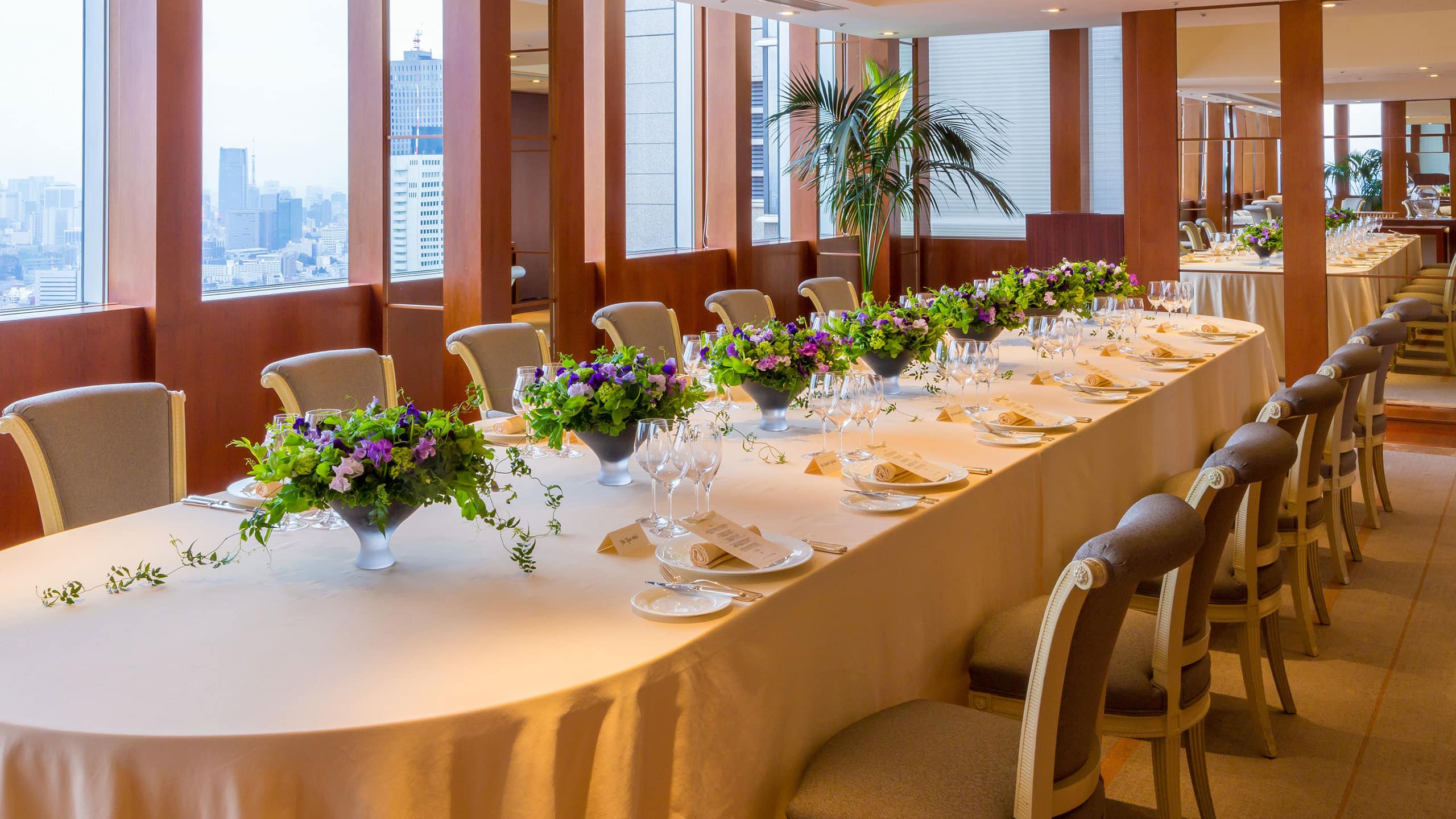 1/1 Park Hyatt Tokyo Drawing Room Meeting