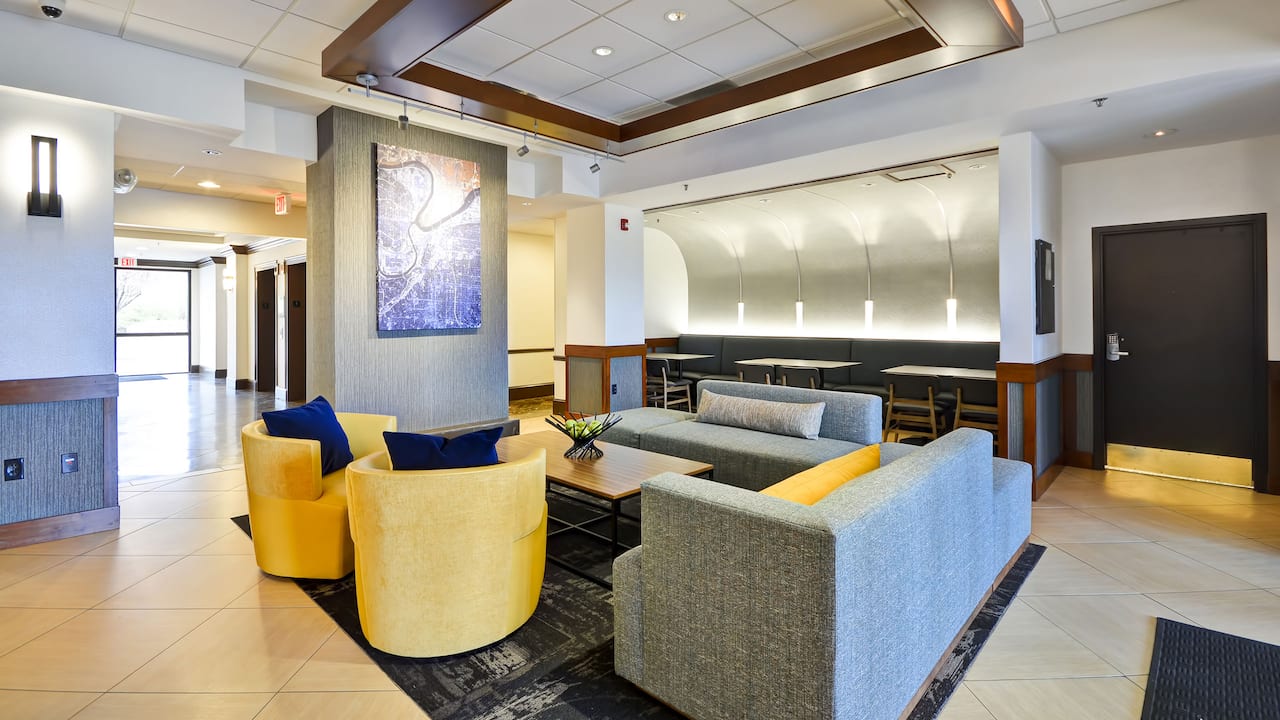 Hyatt Place Kansas City / Overland Park / Metcalf Lobby