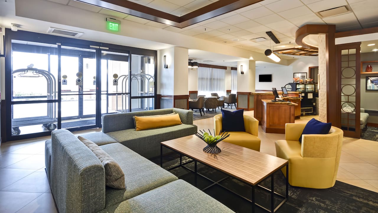 Hyatt Place Kansas City / Overland Park / Metcalf Seating and TV