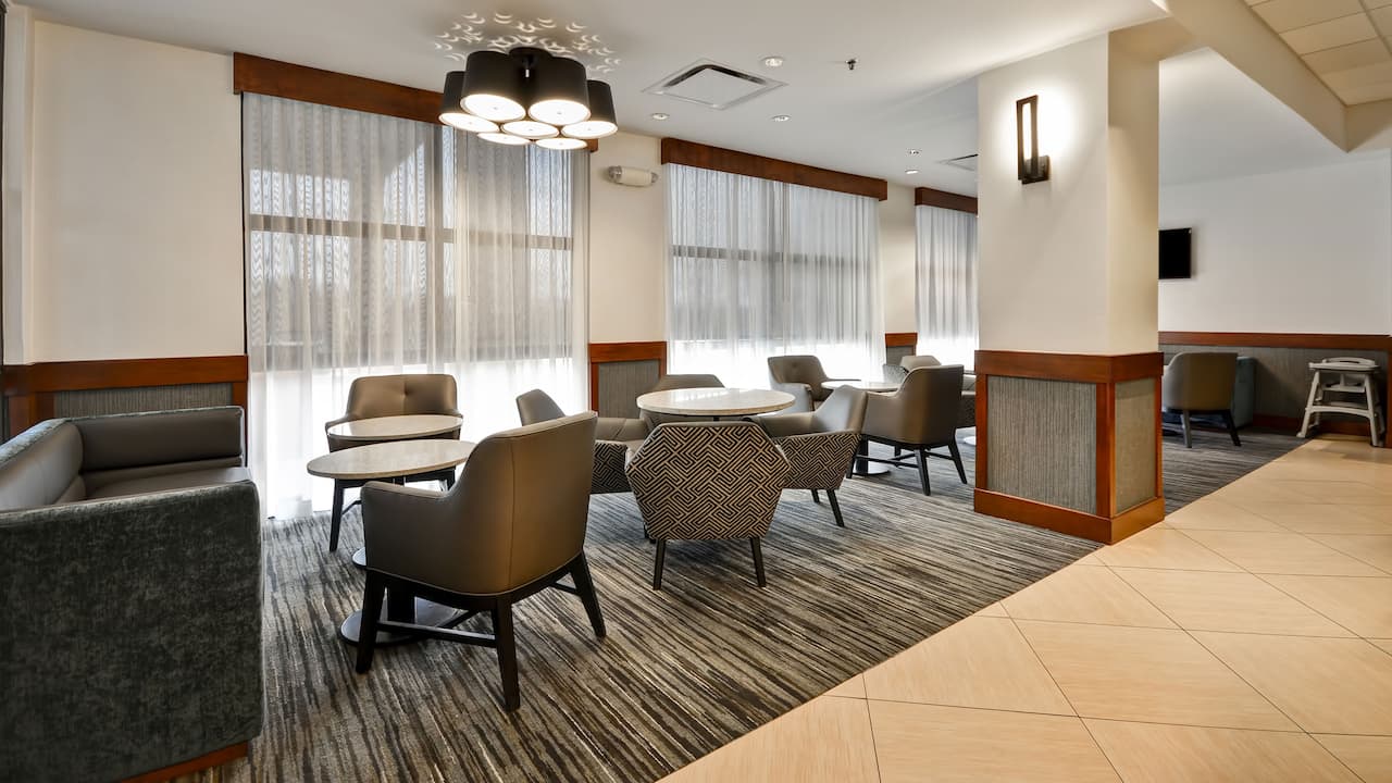 Hyatt Place Kansas City / Overland Park / Metcalf Lobby Seating Area