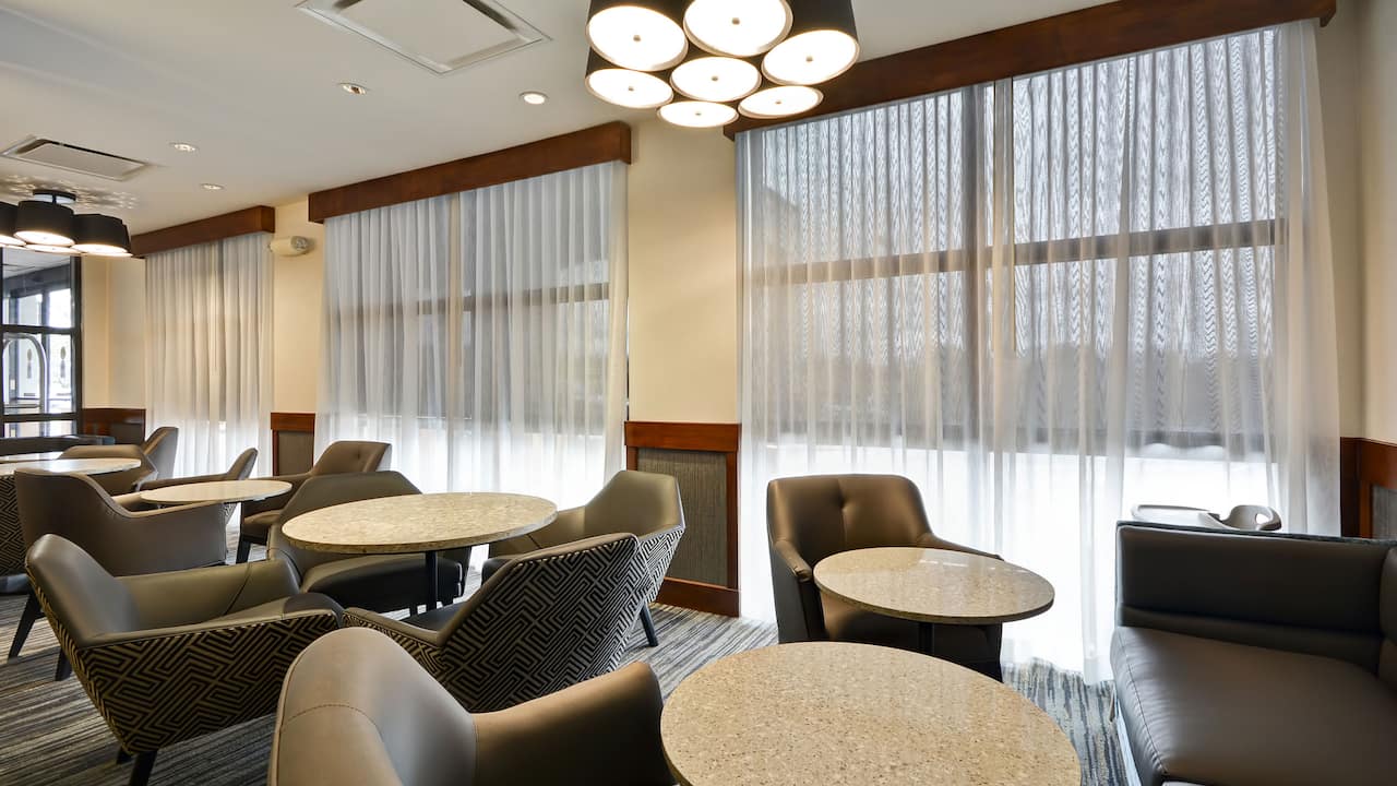 Hyatt Place Kansas City / Overland Park / Metcalf Lobby Window Seating