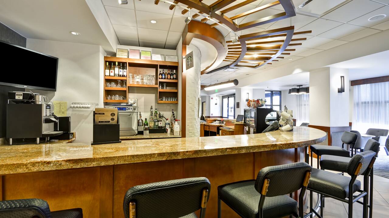 Hyatt Place Kansas City / Overland Park / Metcalf Bar