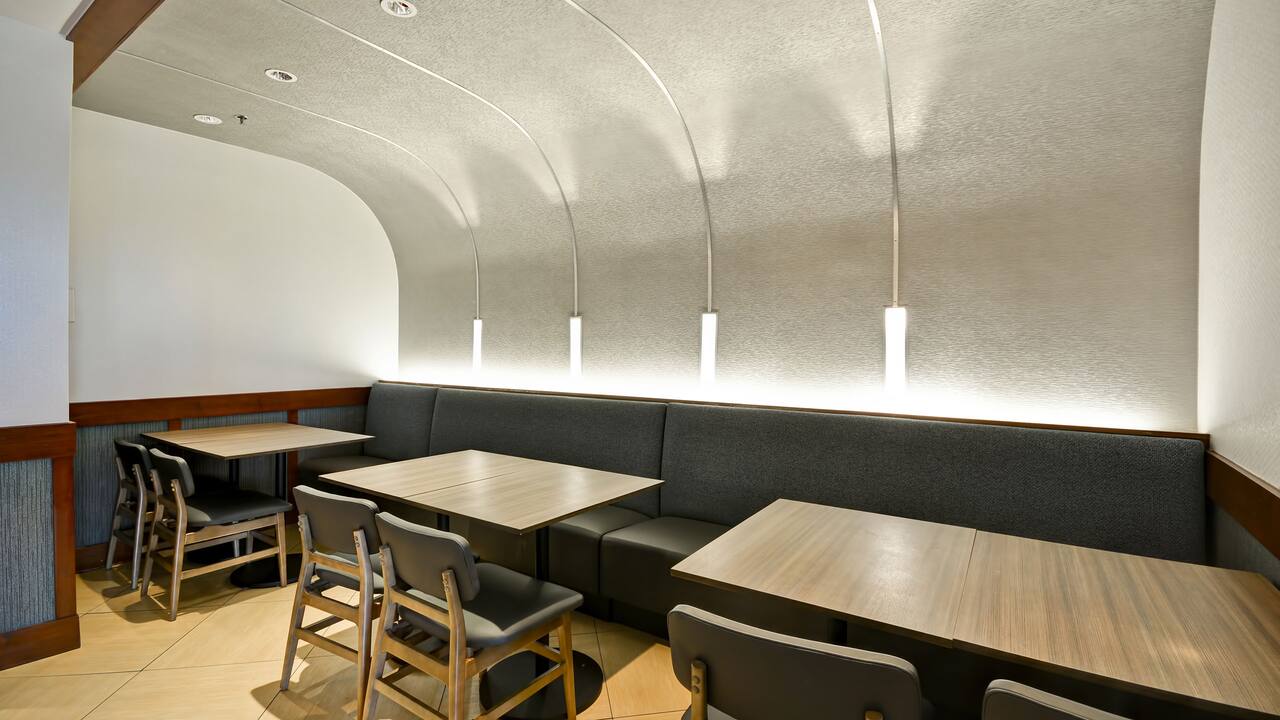 Hyatt Place Kansas City / Overland Park / Metcalf Breakfast Sitting Area