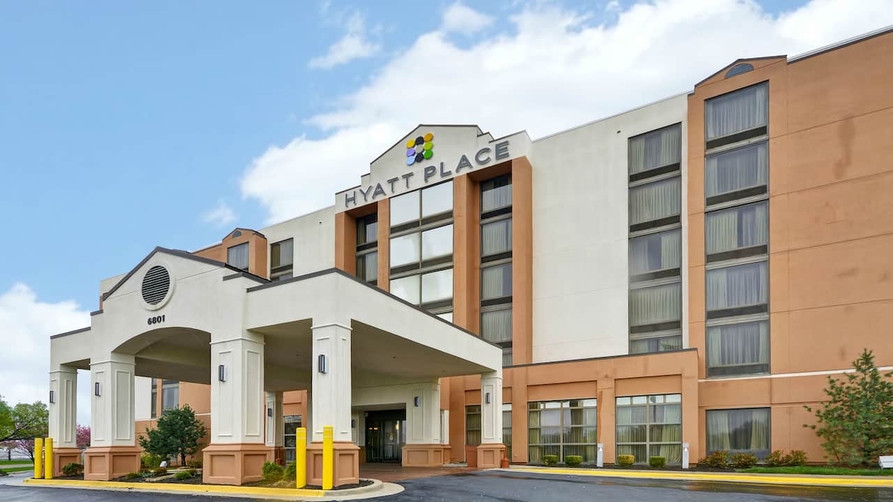 Hyatt Place Kansas City / Overland Park / Metcalf Full Breakfast Bar