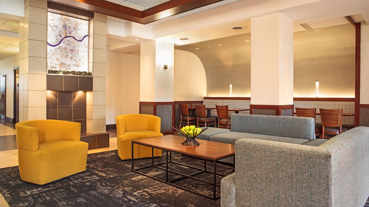 Hyatt Place Cincinnati / Blue Ash Hotel Lobby