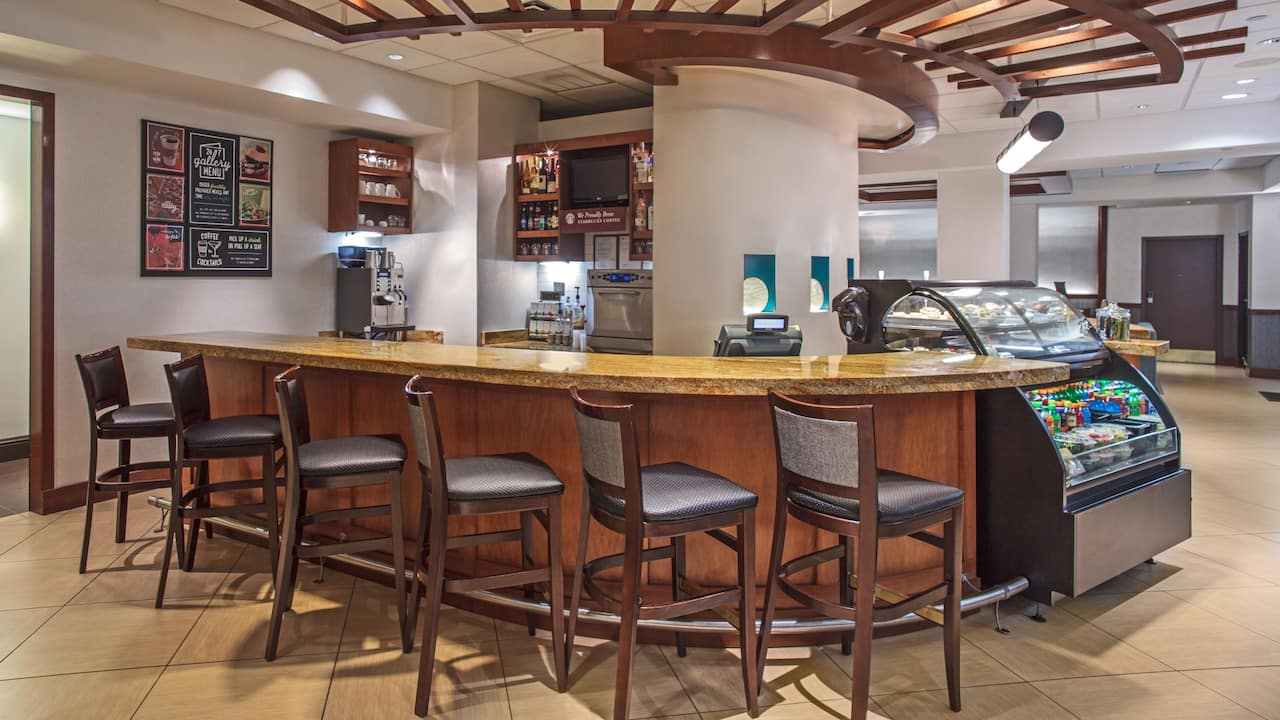 Hyatt Place Cincinnati / Blue Ash Lobby Bar