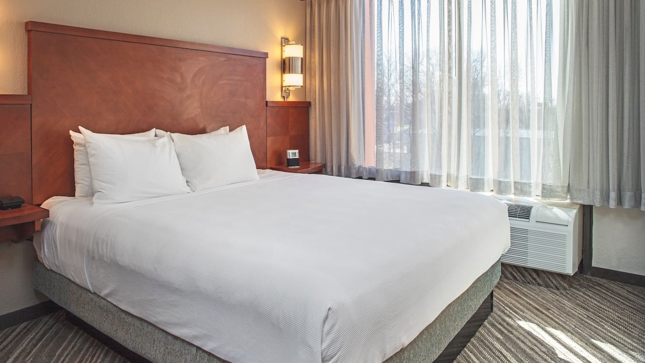 Hyatt Place Cincinnati / Blue Ash King Bed Suite