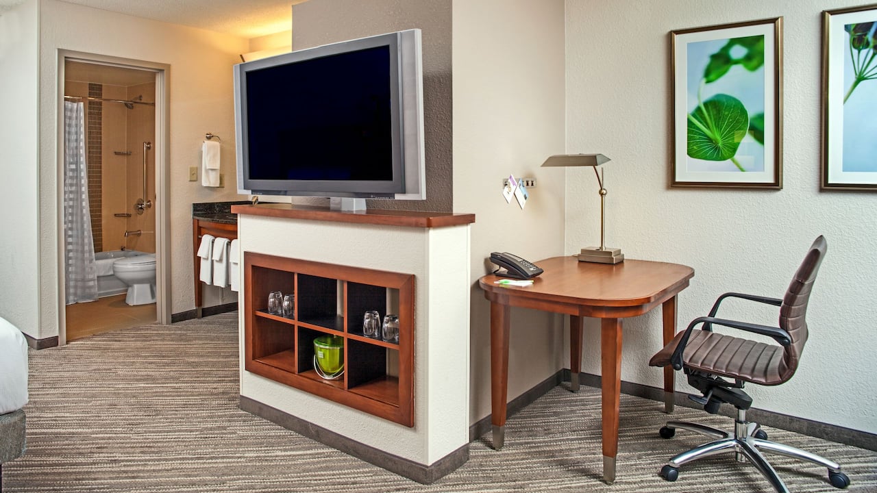 Hyatt Place Cincinnati / Blue Ash Media Center