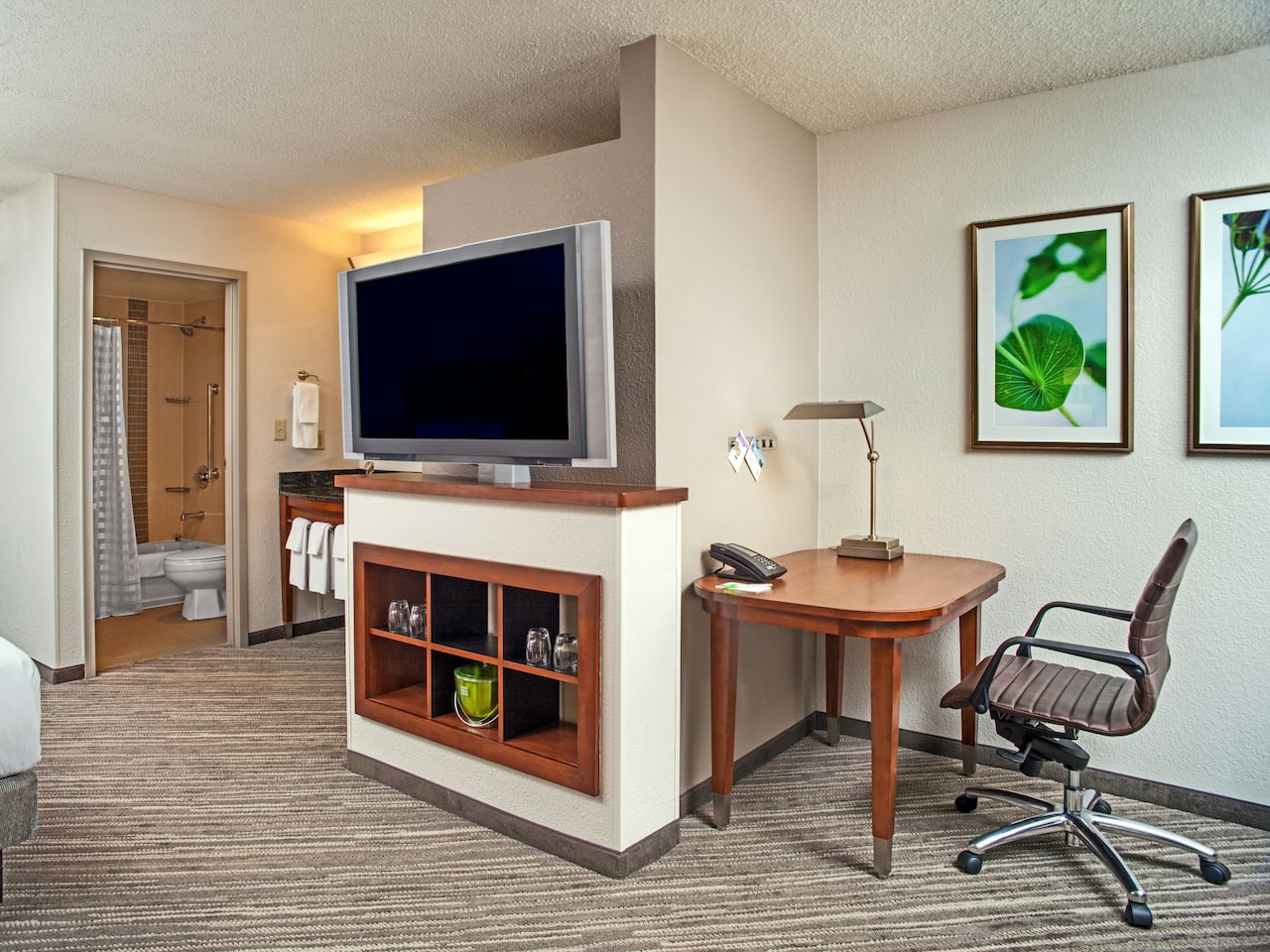 Hyatt Place Cincinnati / Blue Ash Media Center