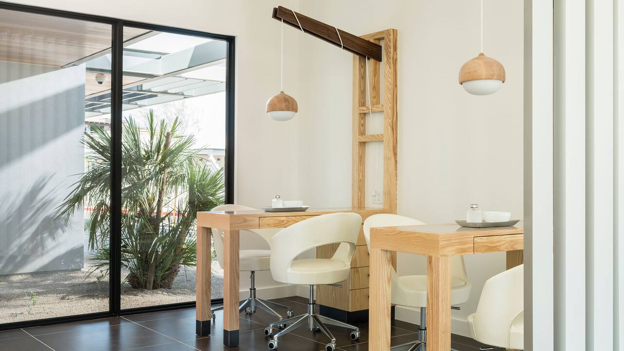 Manicure Station