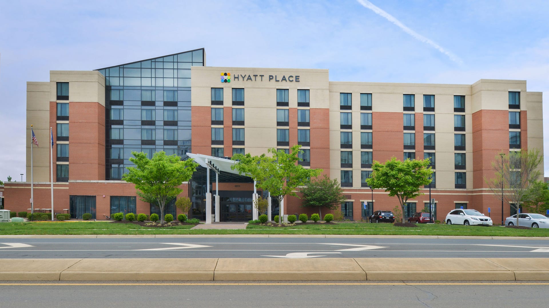 Hyatt Place Herndon / Dulles Airport-East exterior, evening view of entrance
