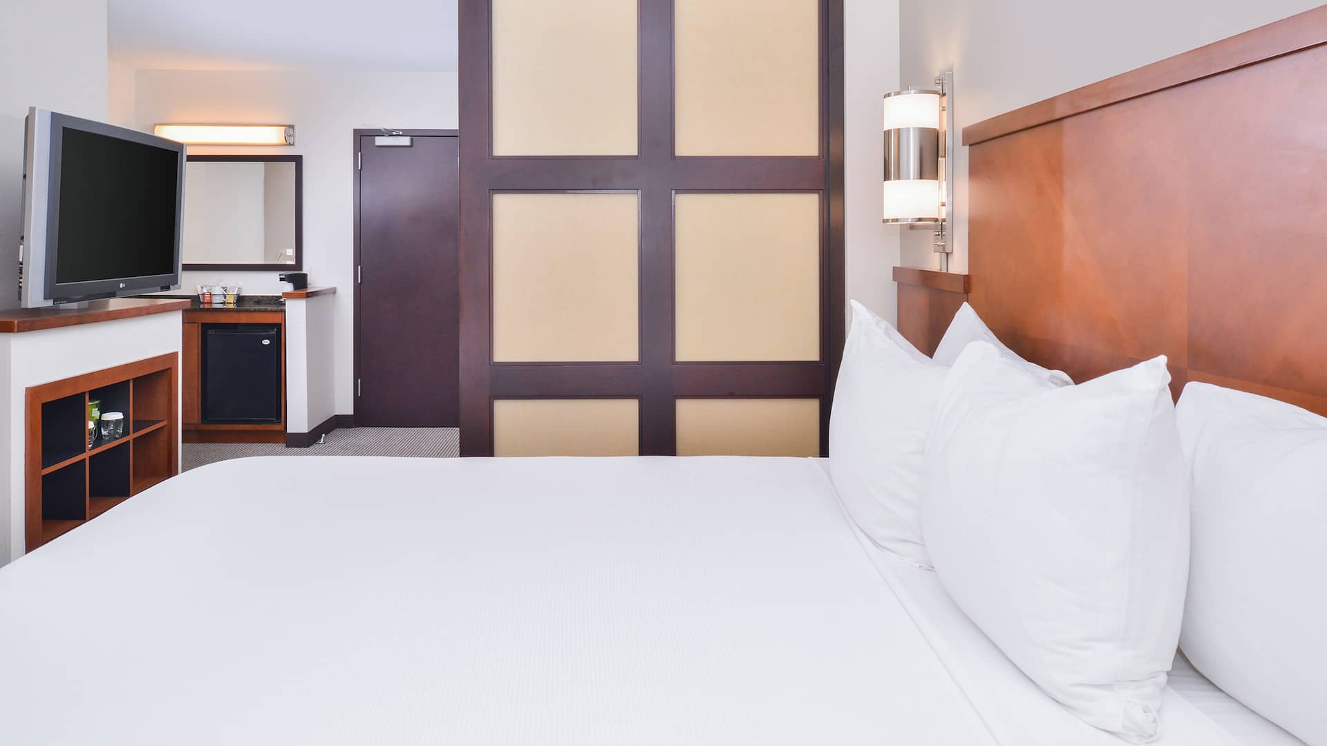 Hyatt Place Chesapeake/Greenbrier King Room