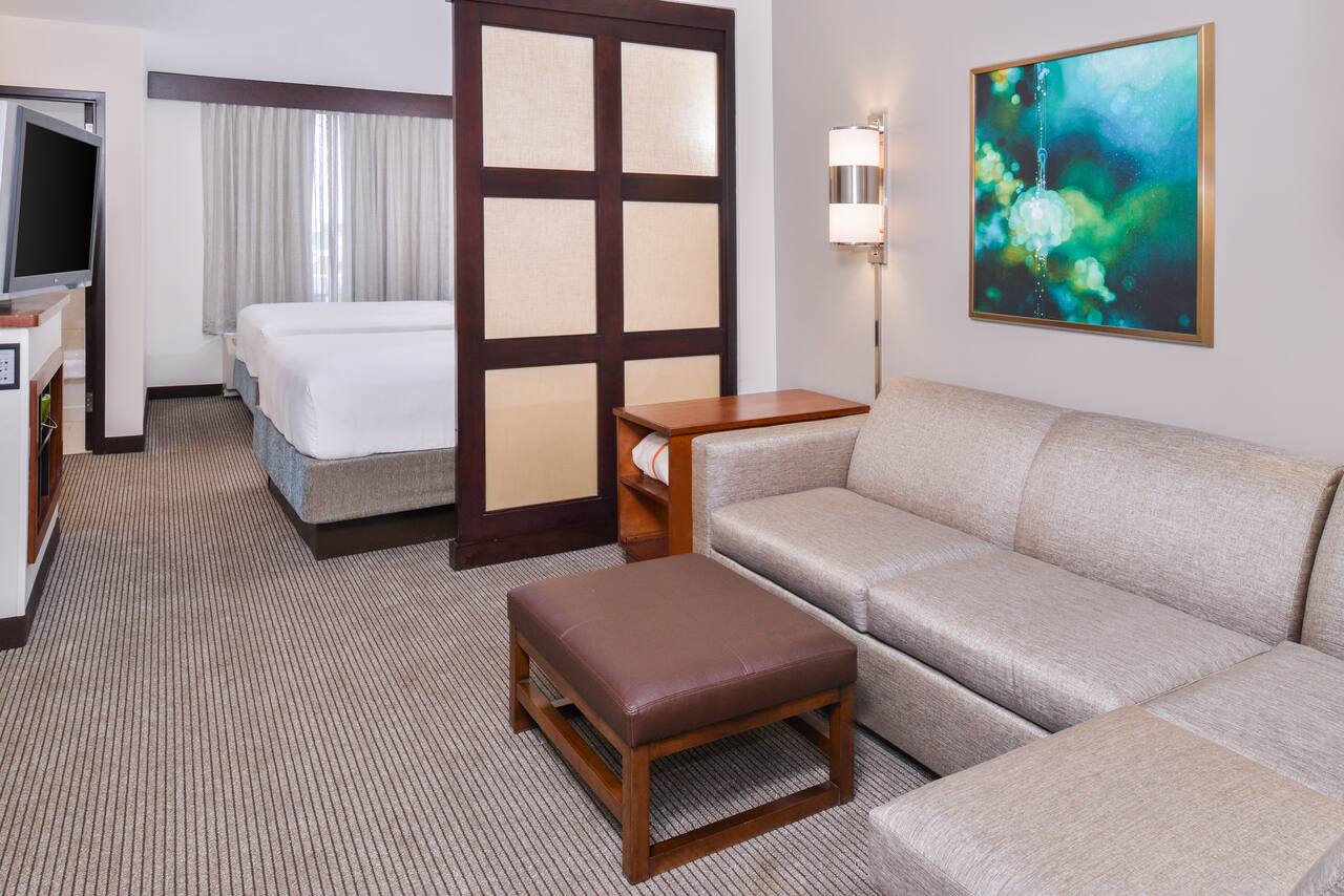 queen bedroom