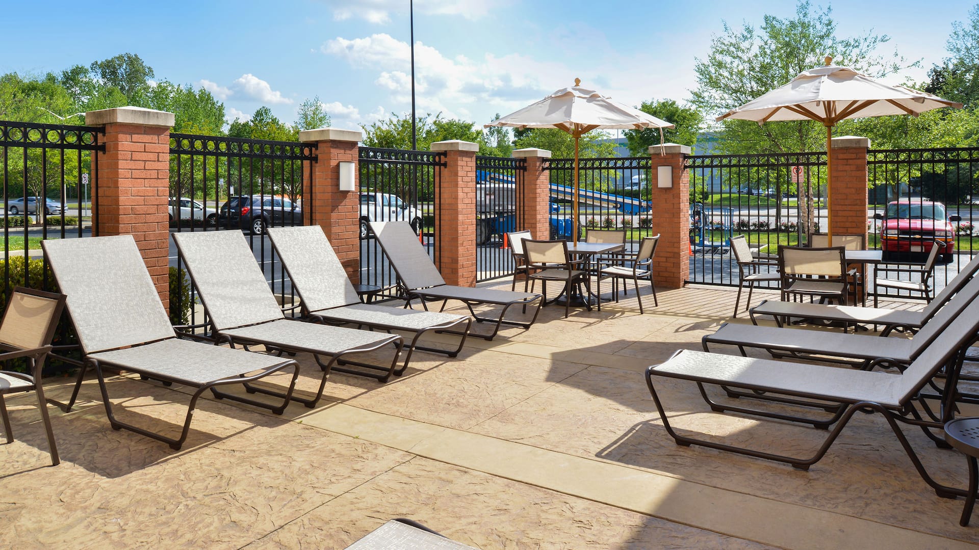 Hyatt Place Chesapeake/Greenbrier Pool Patio