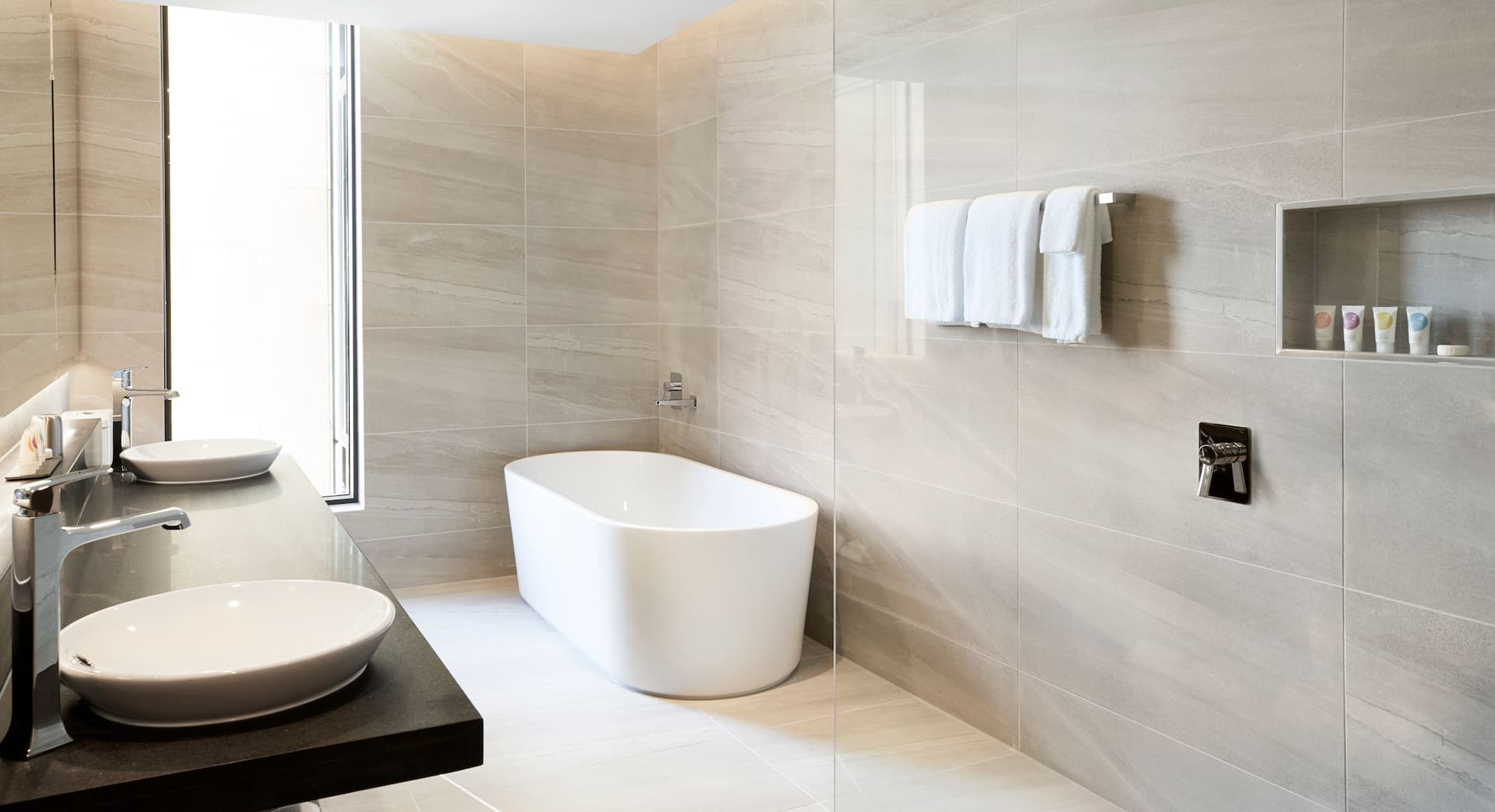 2 из 2 Hyatt Place Melbourne, Essendon Fields Bathroom Bath