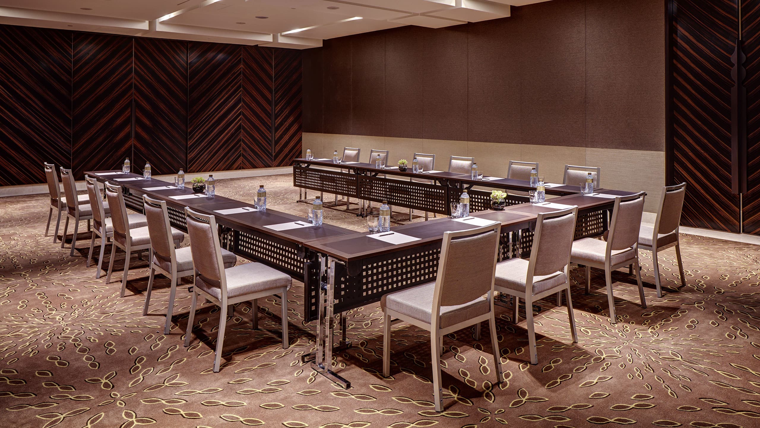 1 من 1 Park Hyatt Abu Dhabi Hotel and Villas U Shape Salon 3