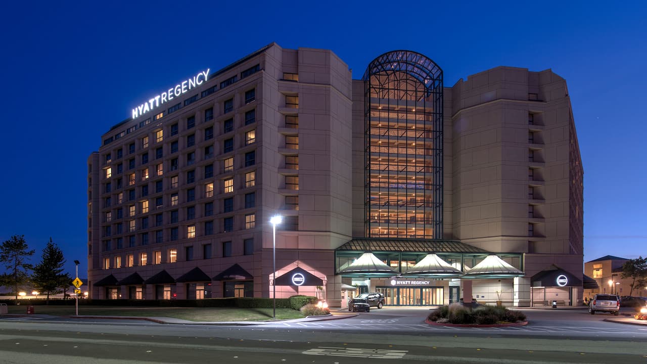 Hyatt Regency San Francisco Airport P136 Exterior View Night.16x9 ?imwidth=1280