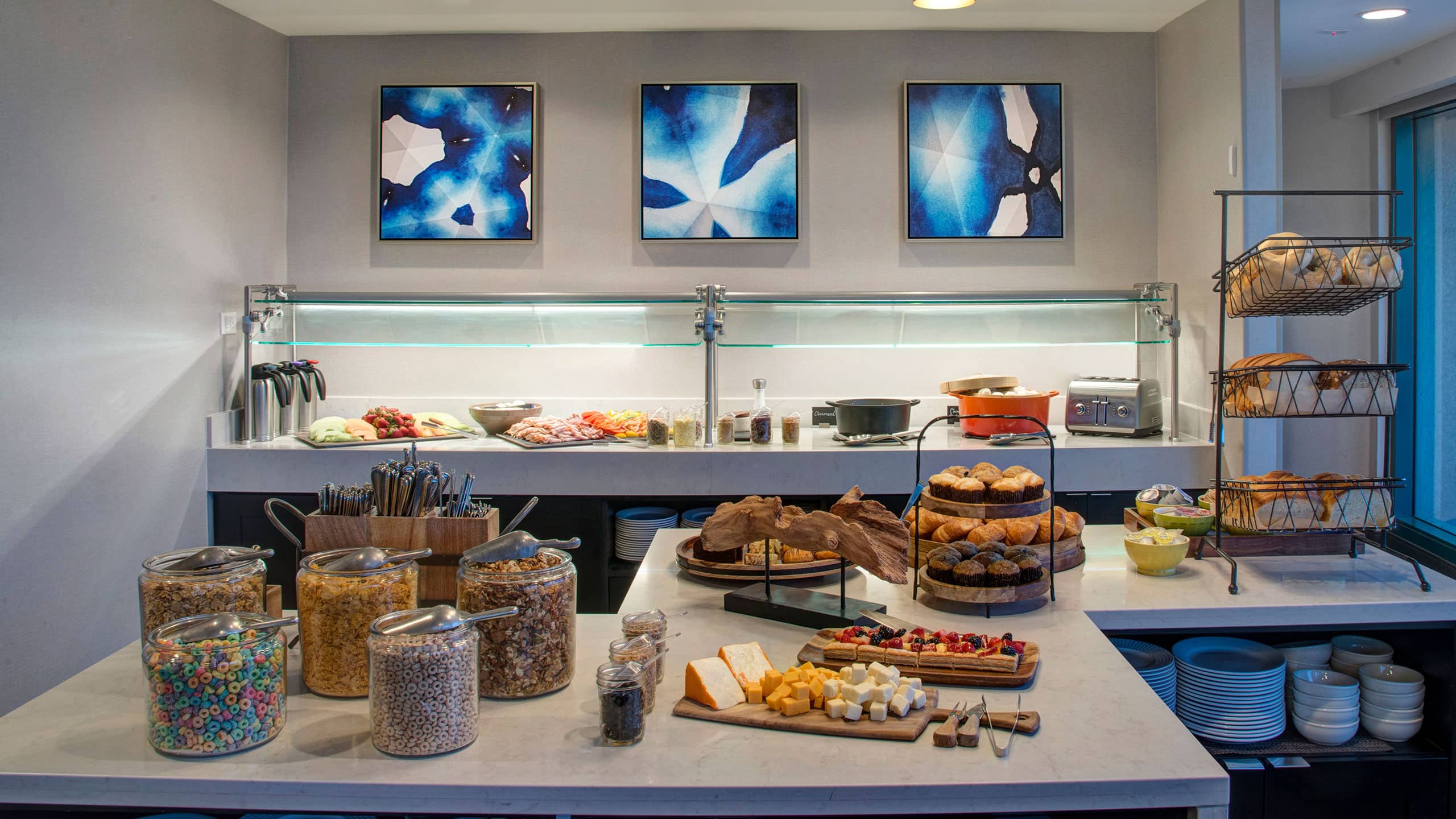 Hyatt Regency San Francisco Airport Regency Club Lounge Breakfast
