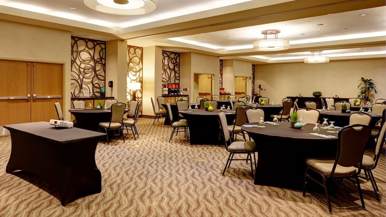 Meeting Room in Rounds - Hyatt House Seattle/Bellevue