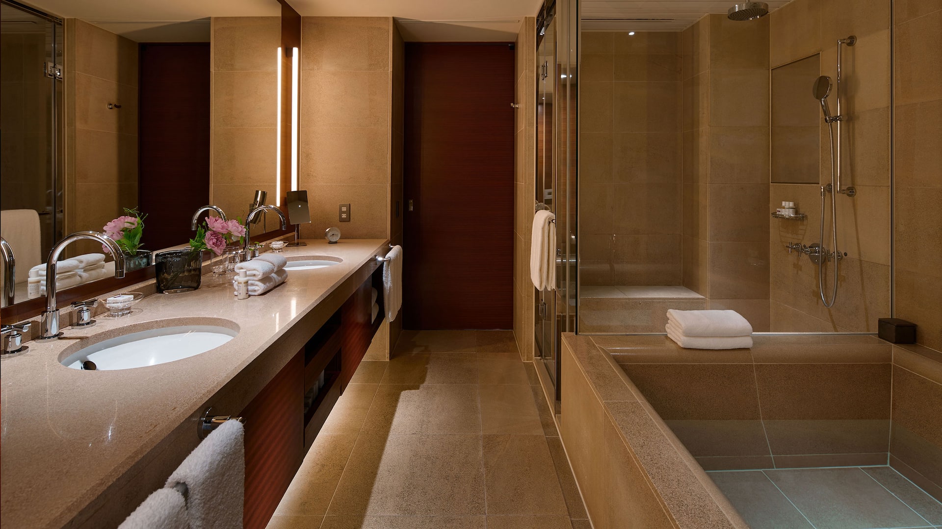 4 of 5 Grand Hyatt Tokyo Chairman Suite Bathroom