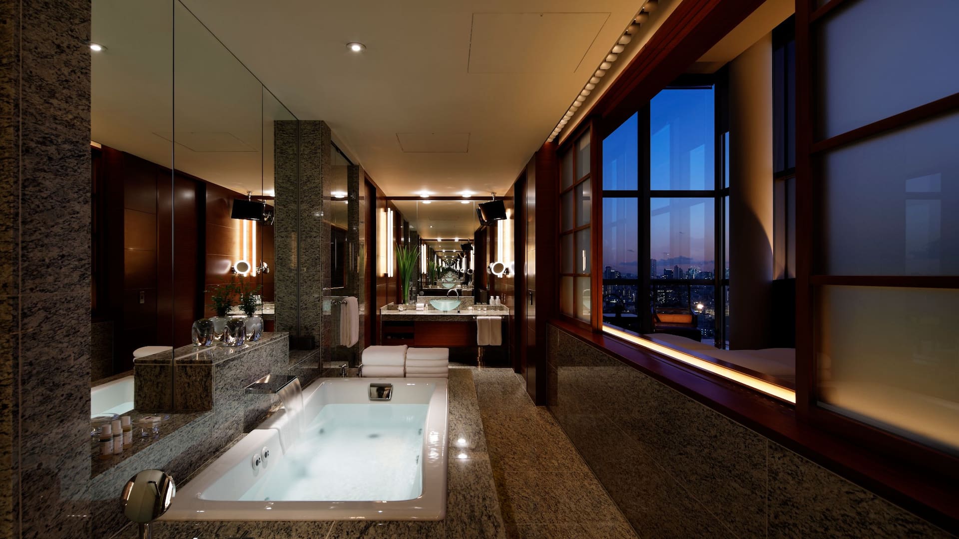 第 7，共 8 Grand Hyatt Tokyo Presidential Suite Bathroom