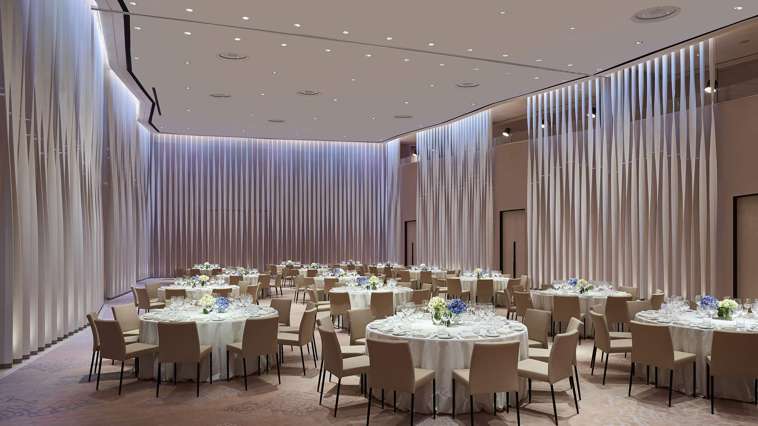 3 จาก 6 Park Hyatt Bangkok Ballroom Neutral